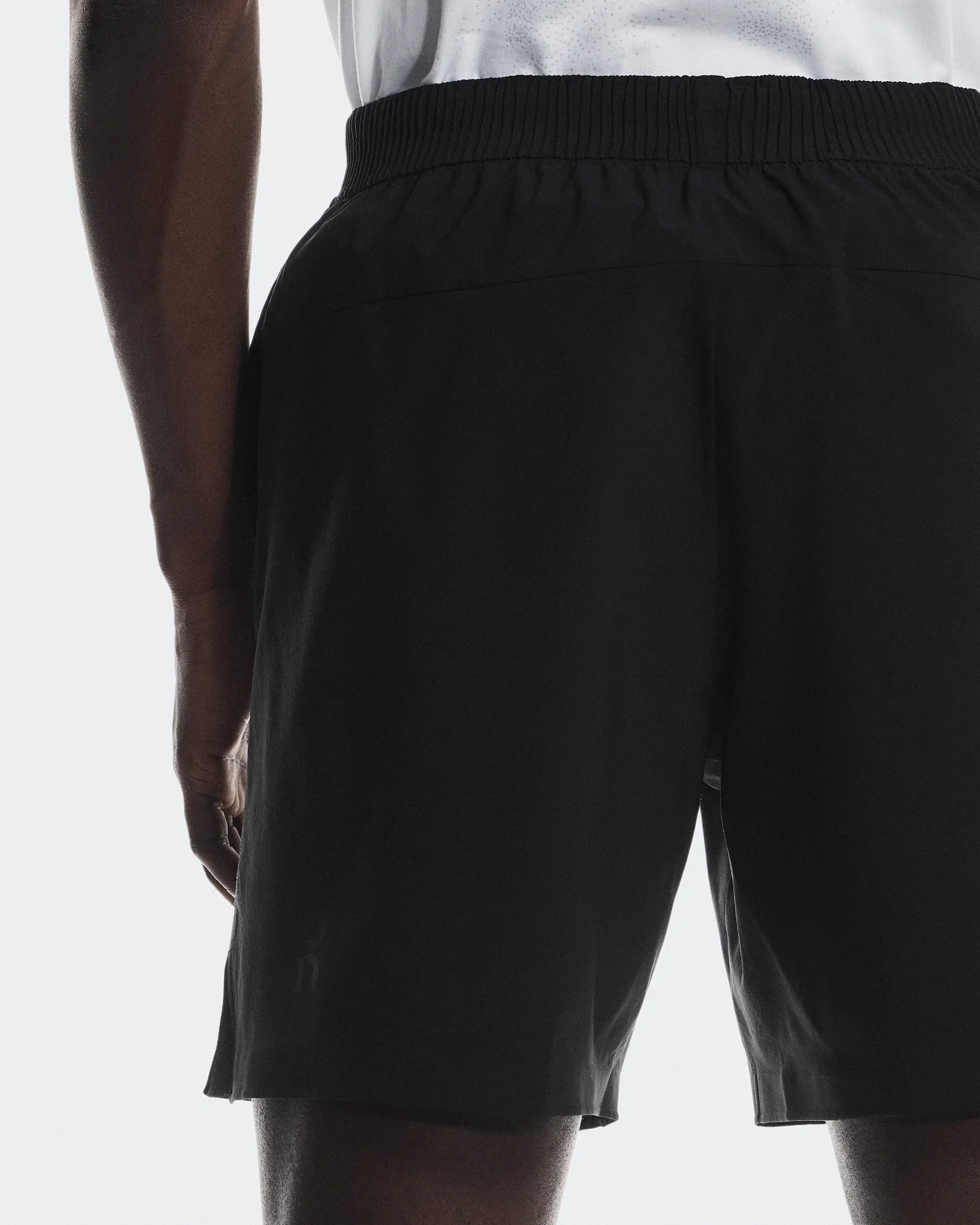 5. Pantaloni scurți On Focus Shorts - negru | antrenament și alergare