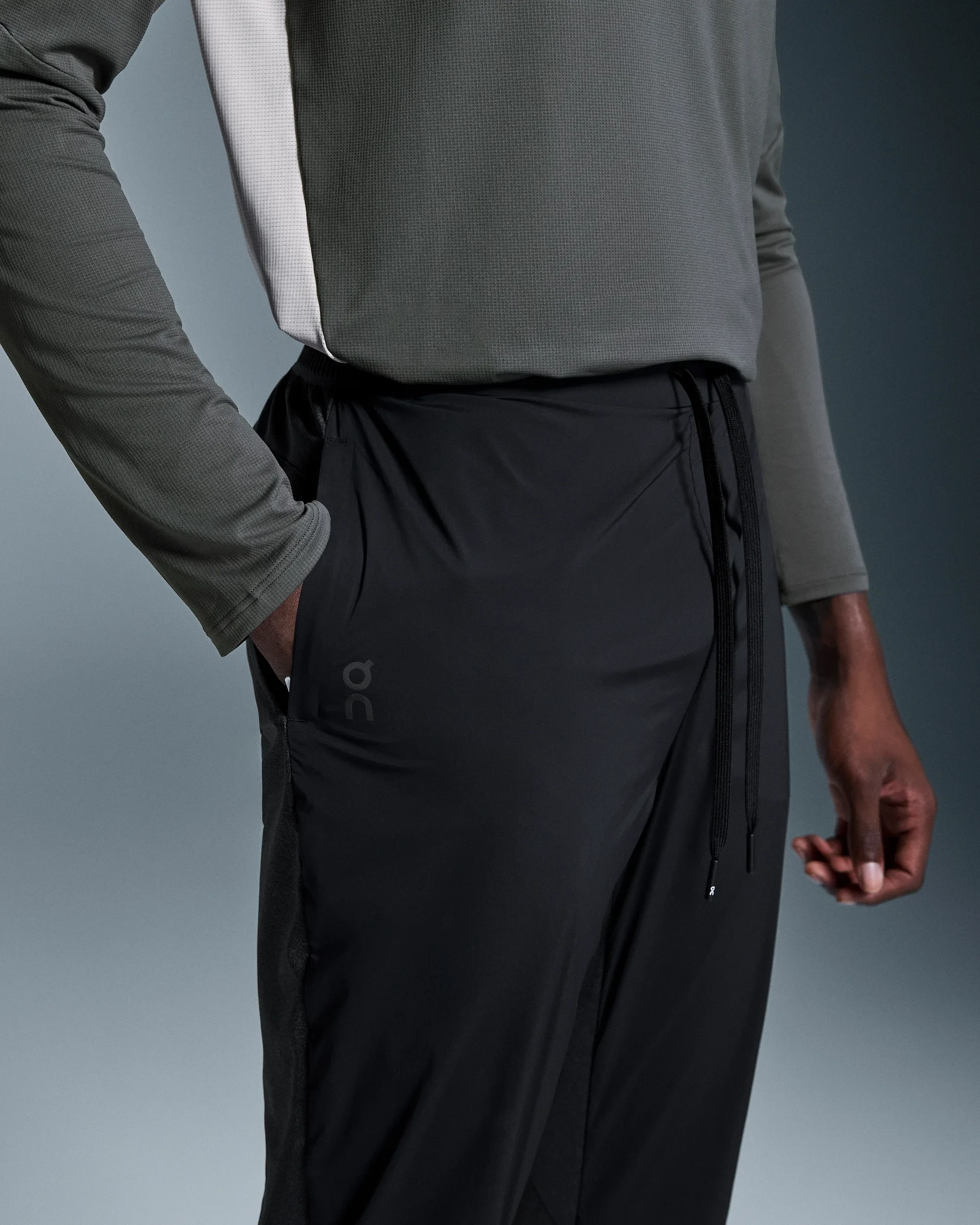 4. Pantaloni alergare On Weather Pants - negru | rezistenți vânt și apă