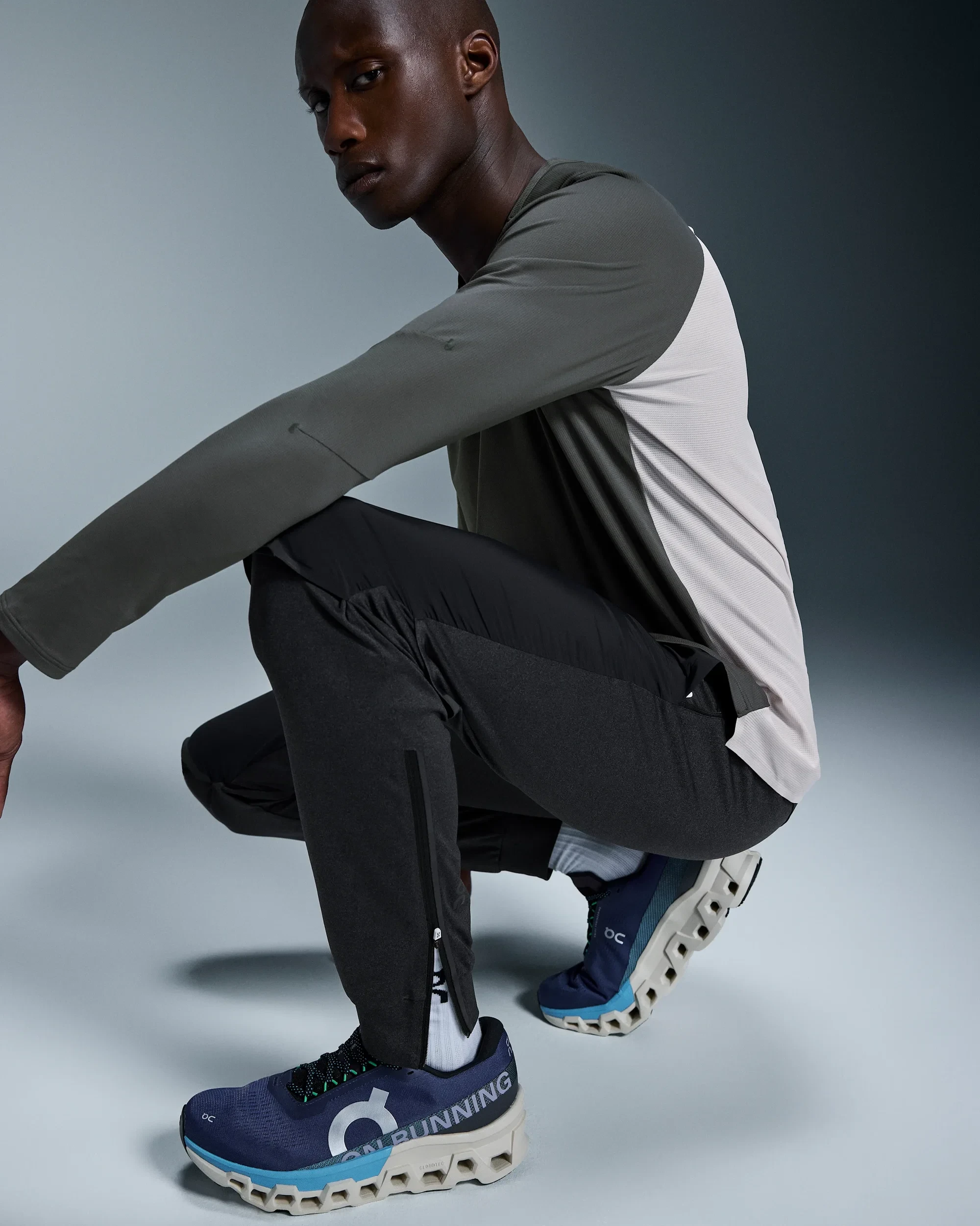 5. Pantaloni alergare On Weather Pants - negru | rezistenți vânt și apă