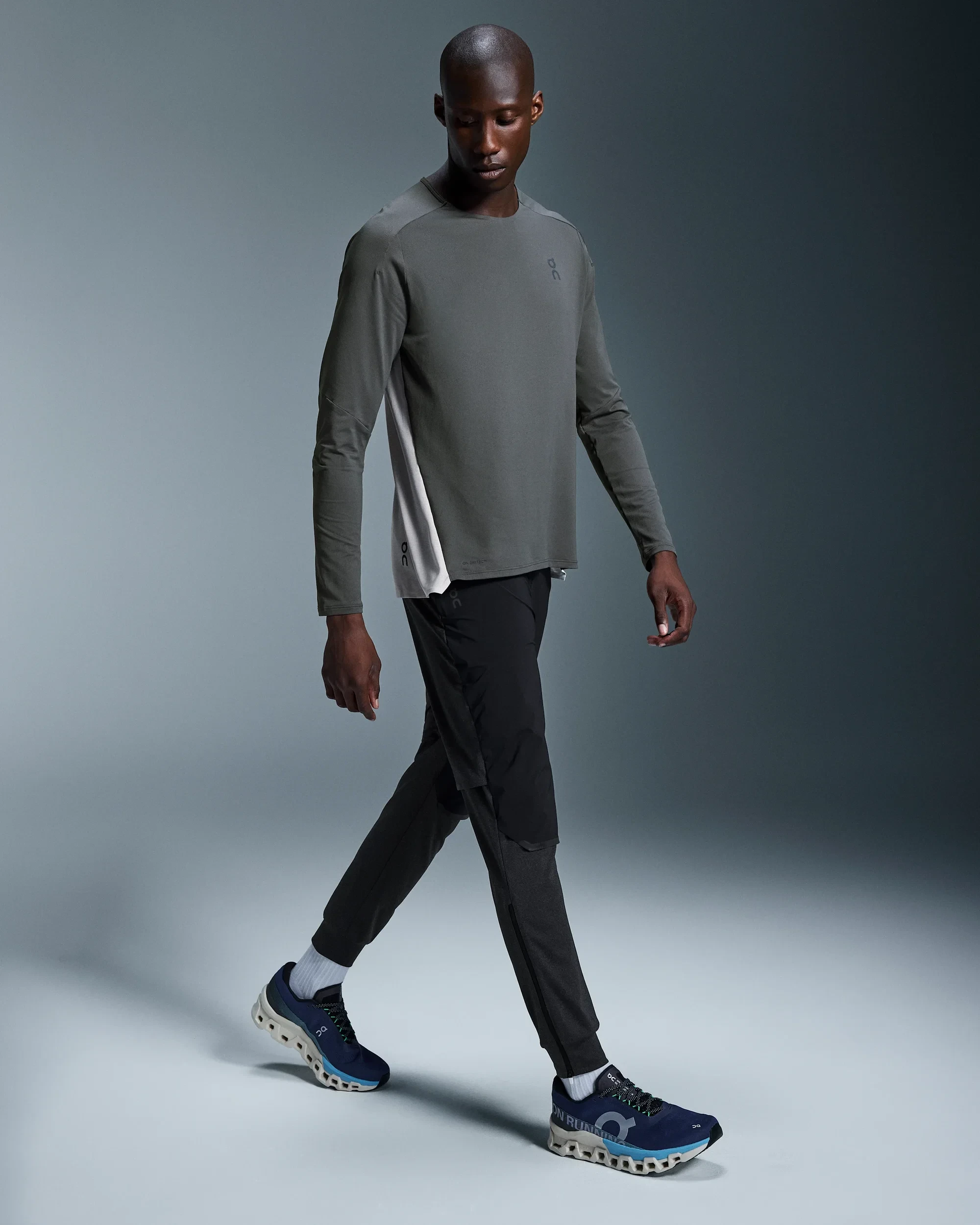 3. Pantaloni alergare On Weather Pants - negru | rezistenți vânt și apă