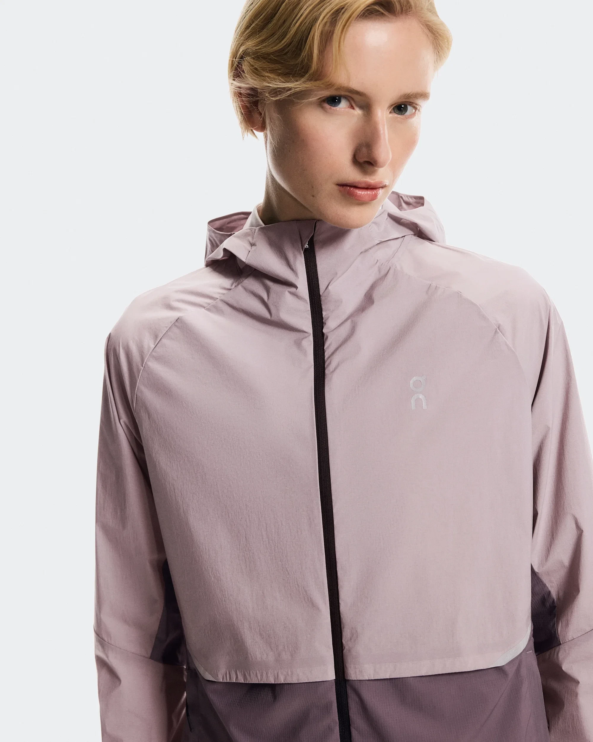 4. Jachetă alergare On Core Jacket W - gri Heron | Gobi | all-weather