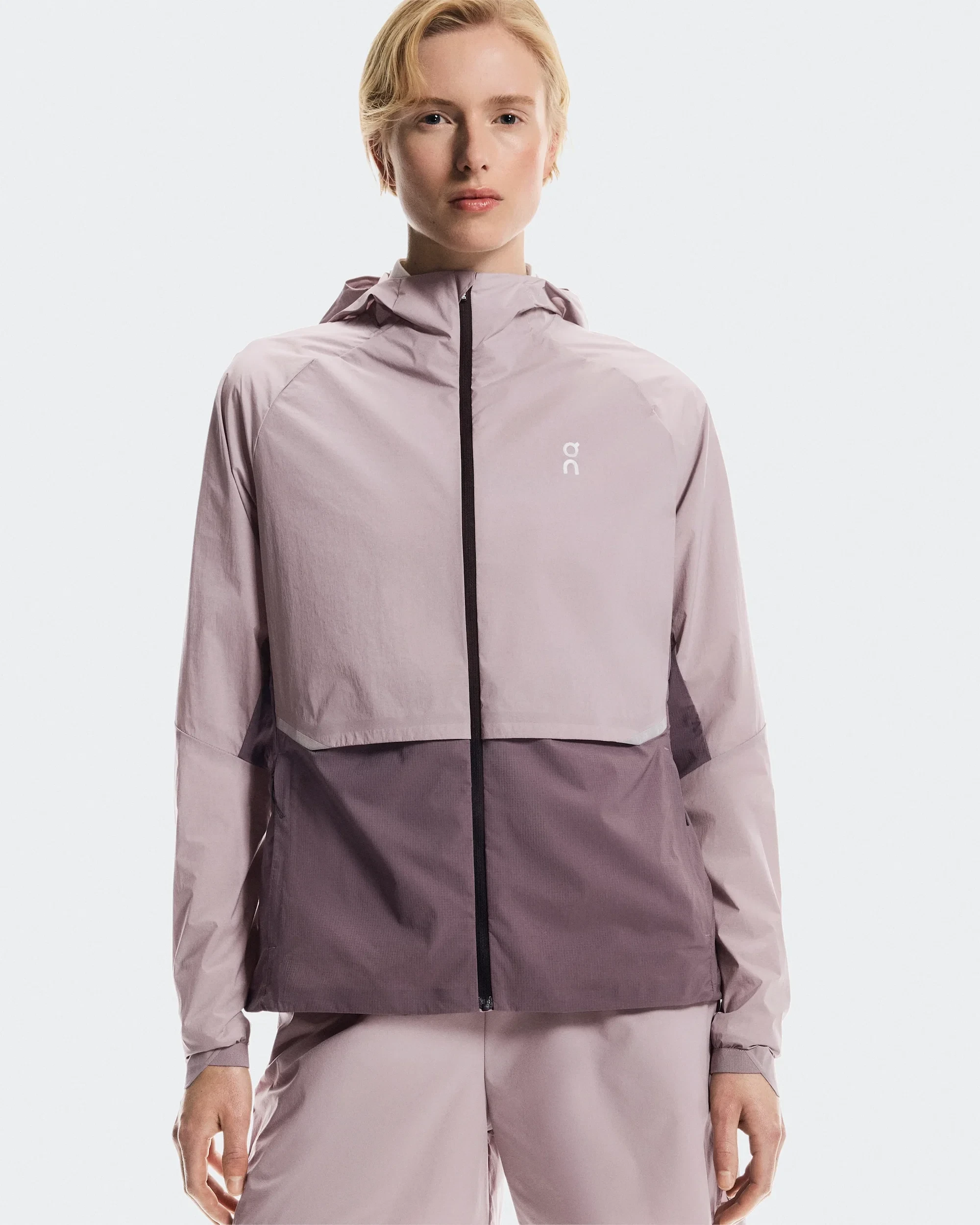3. Jachetă alergare On Core Jacket W - gri Heron | Gobi | all-weather