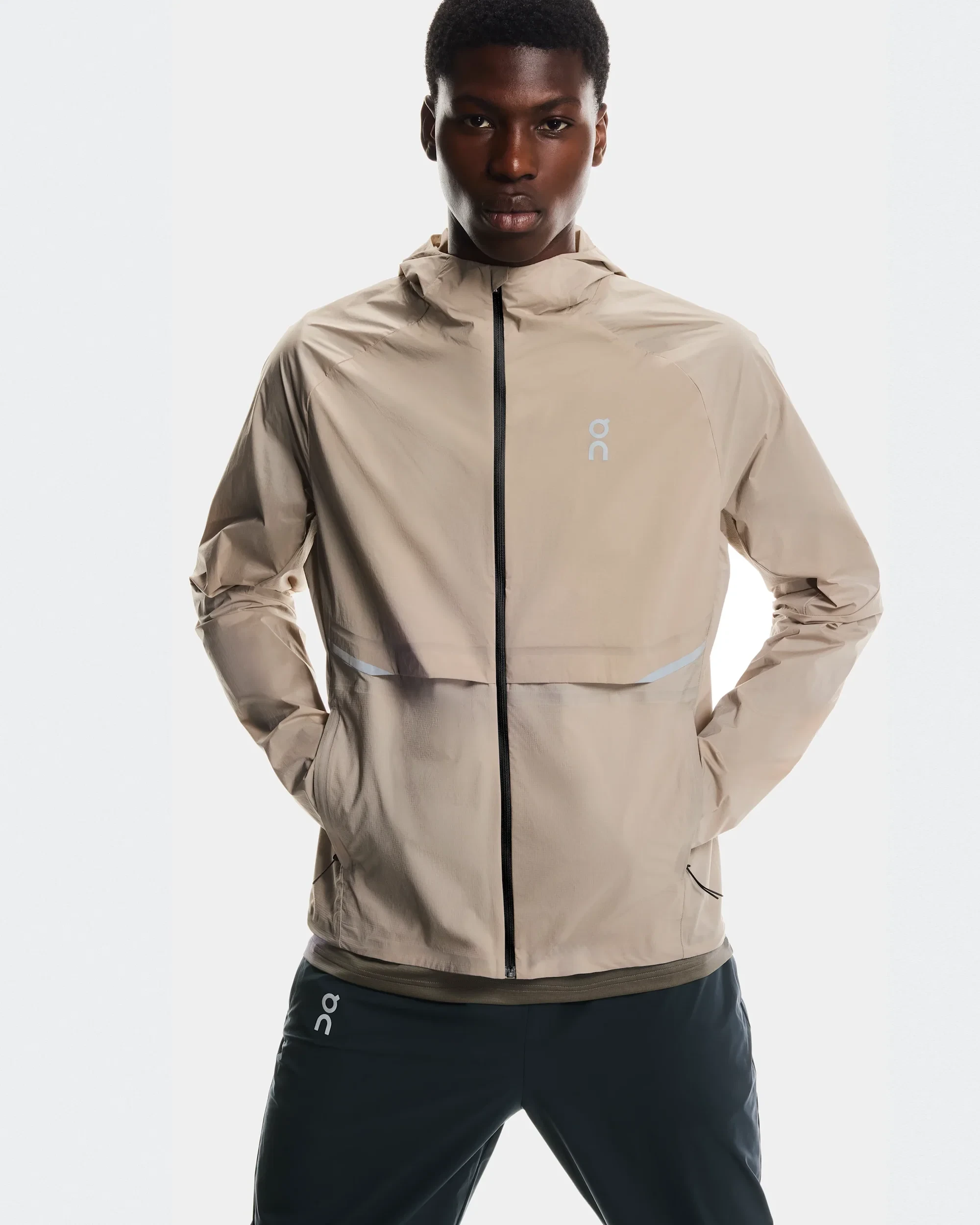 3. Jachetă On Core Jacket - bej Desert | alergare și activitate zilnică