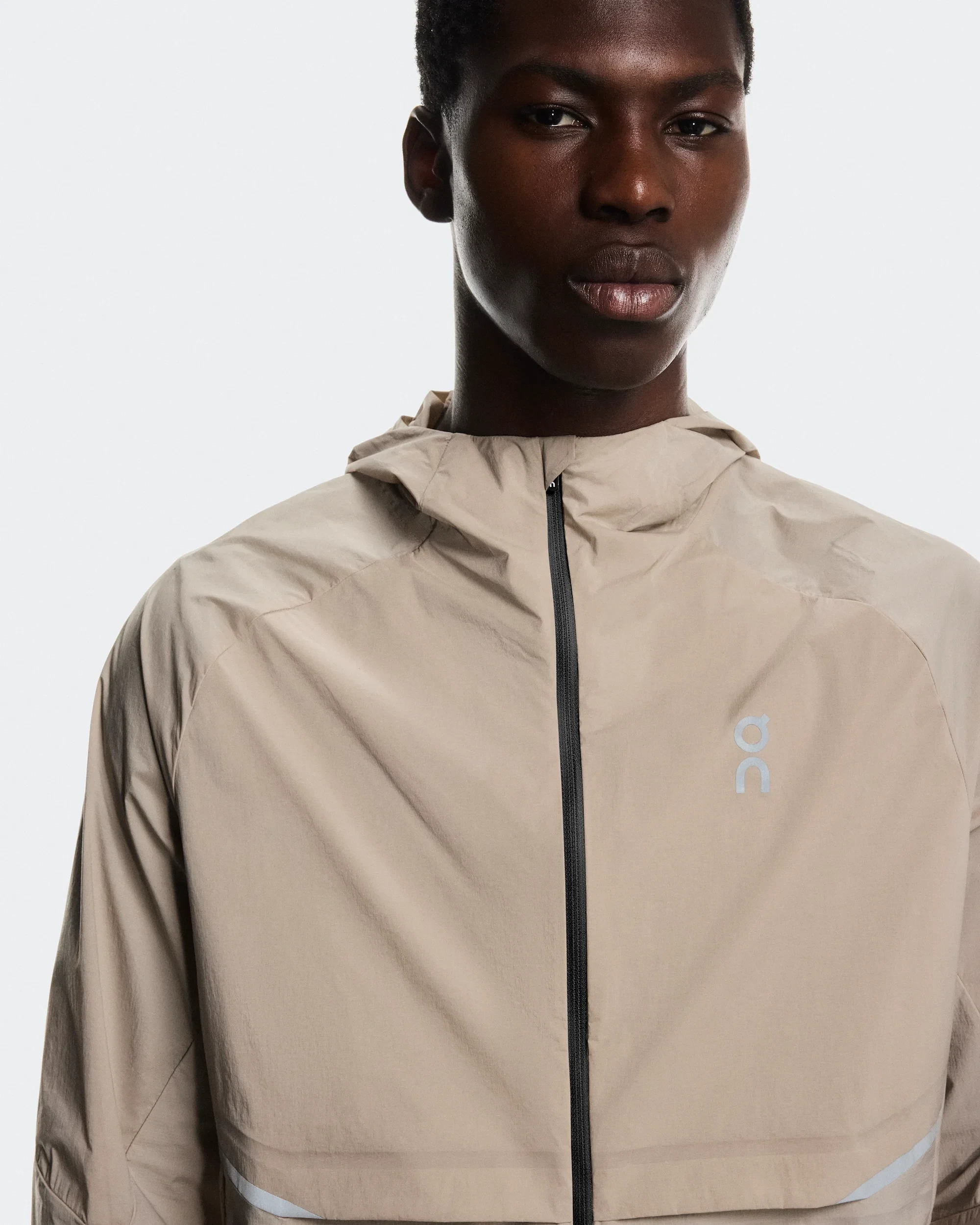 6. Jachetă On Core Jacket - bej Desert | alergare și activitate zilnică