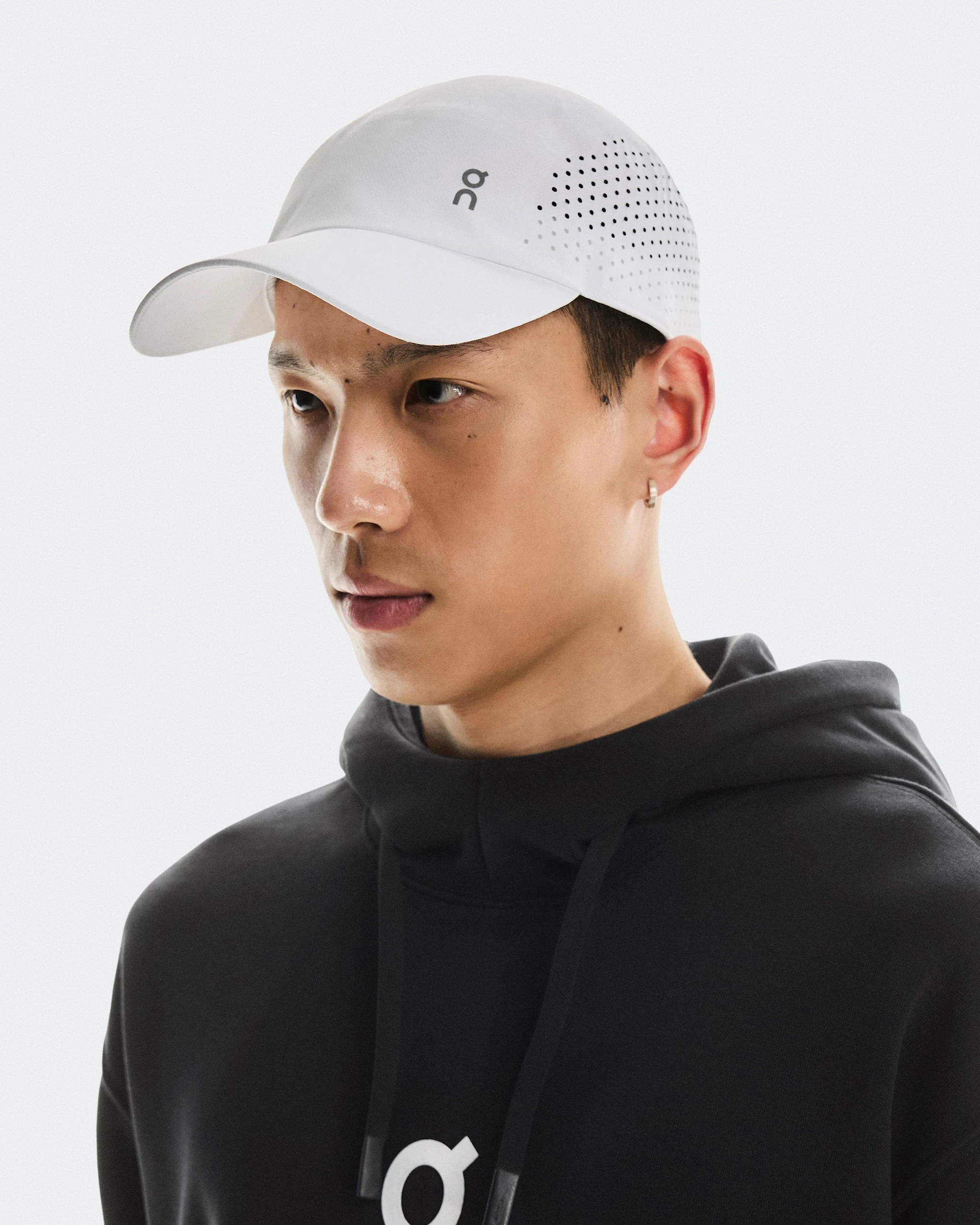 2. Șapcă alergare On Lightweight Cap - albă | ultraușoară