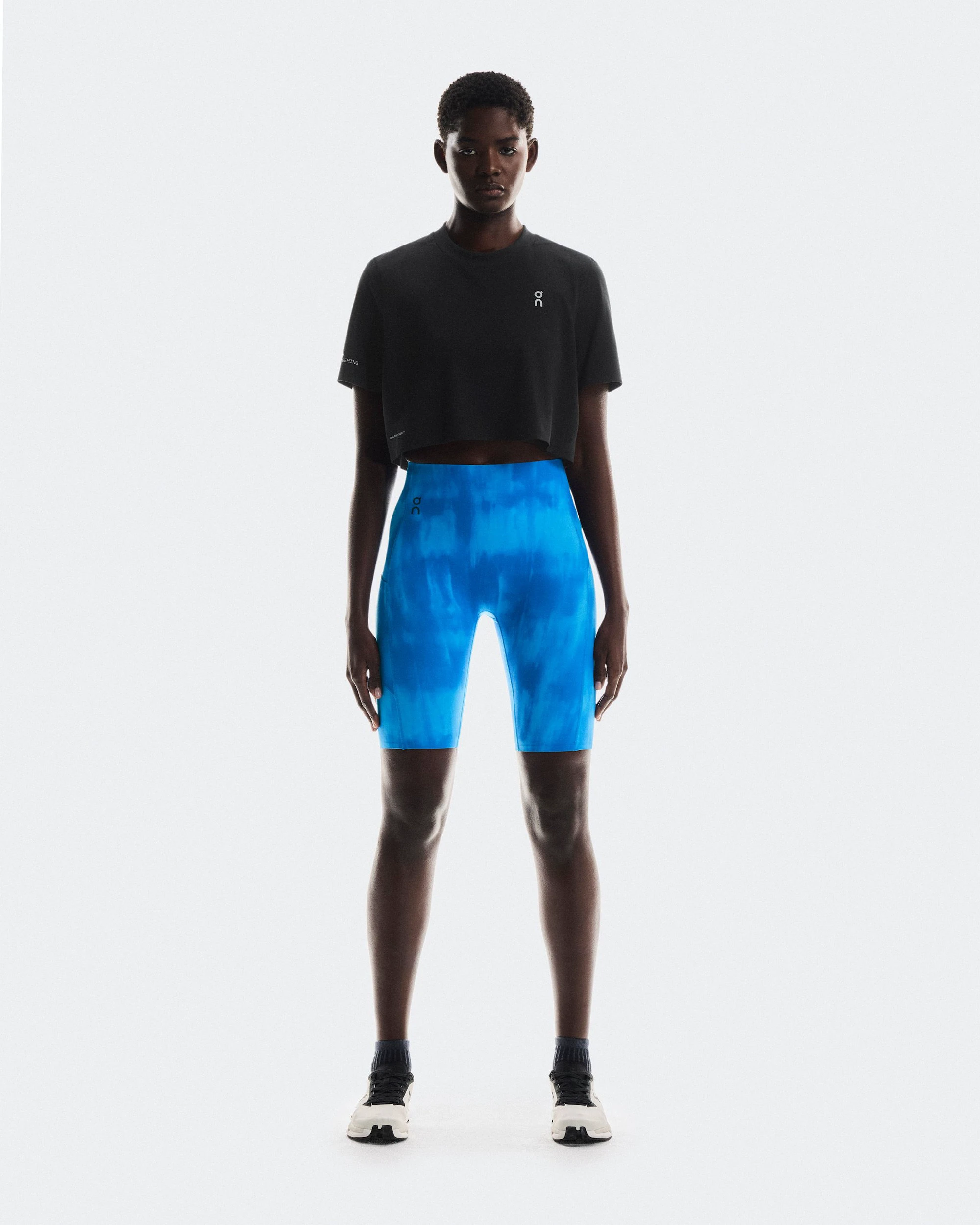 1. Crop top antrenament On Train-T Crop W - negru | DryTec™