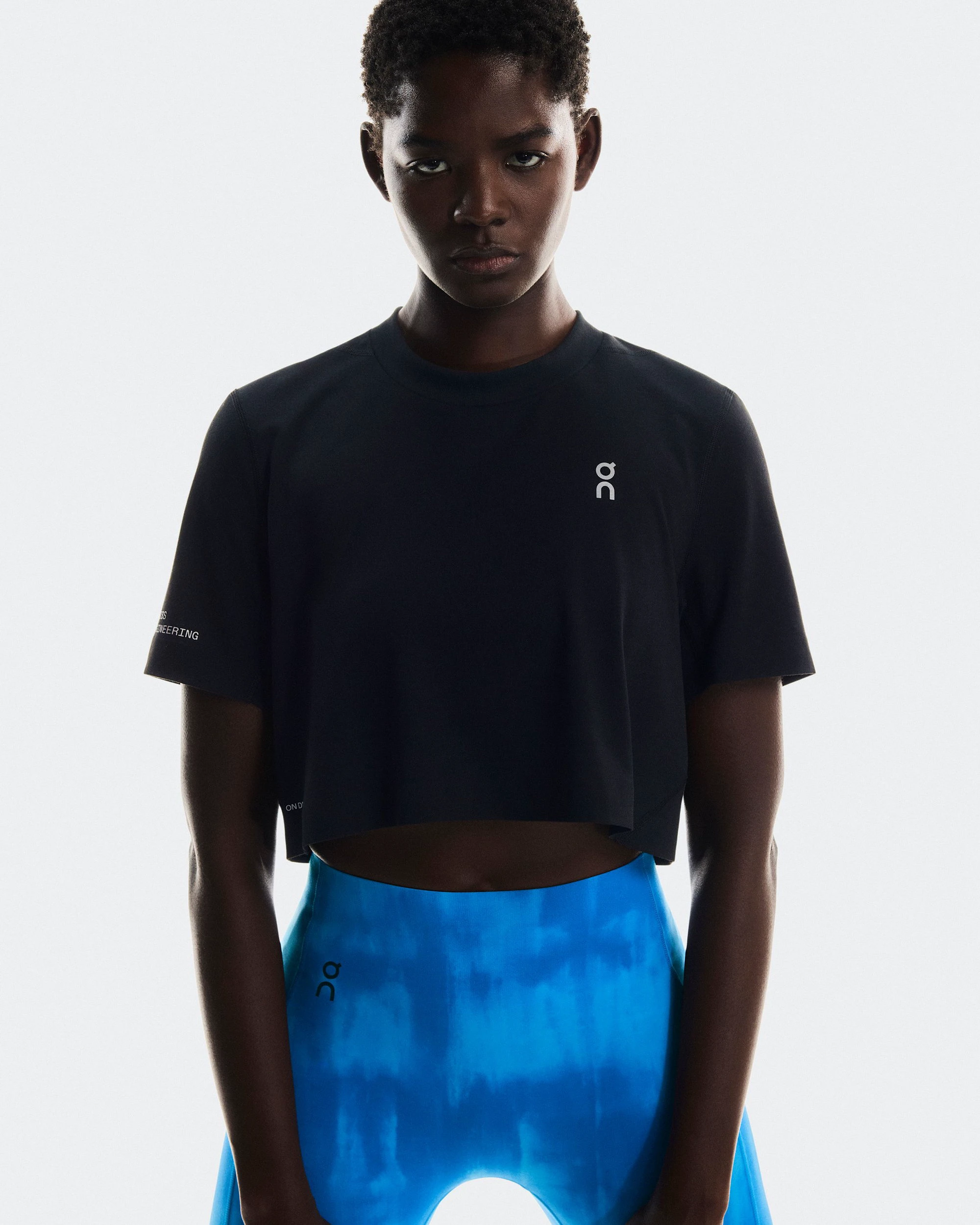 3. Crop top antrenament On Train-T Crop W - negru | DryTec™