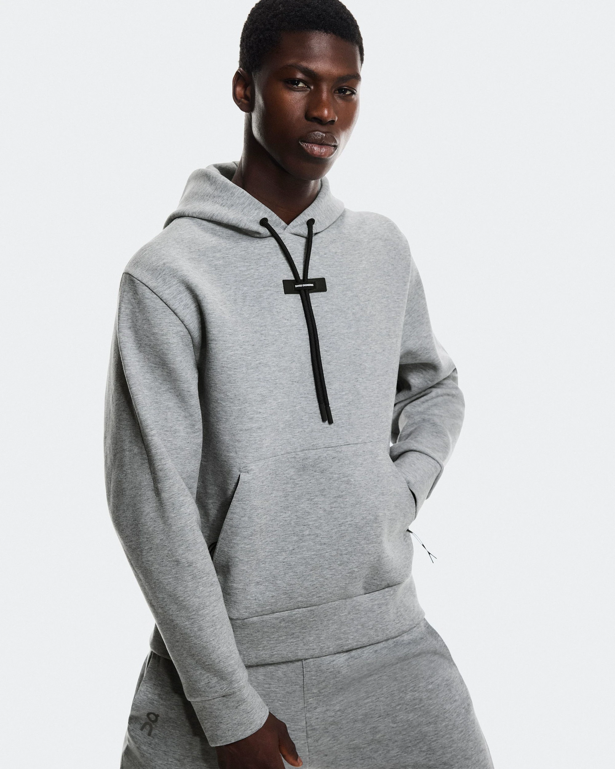 3. Hanorac On Focus Tech Hoodie - gri Basalt | confort și performanță