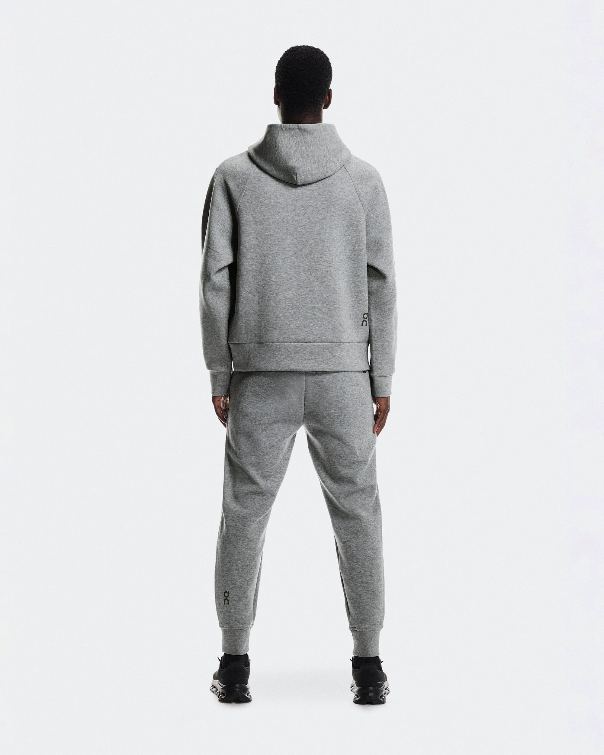 2. Hanorac On Focus Tech Hoodie - gri Basalt | confort și performanță