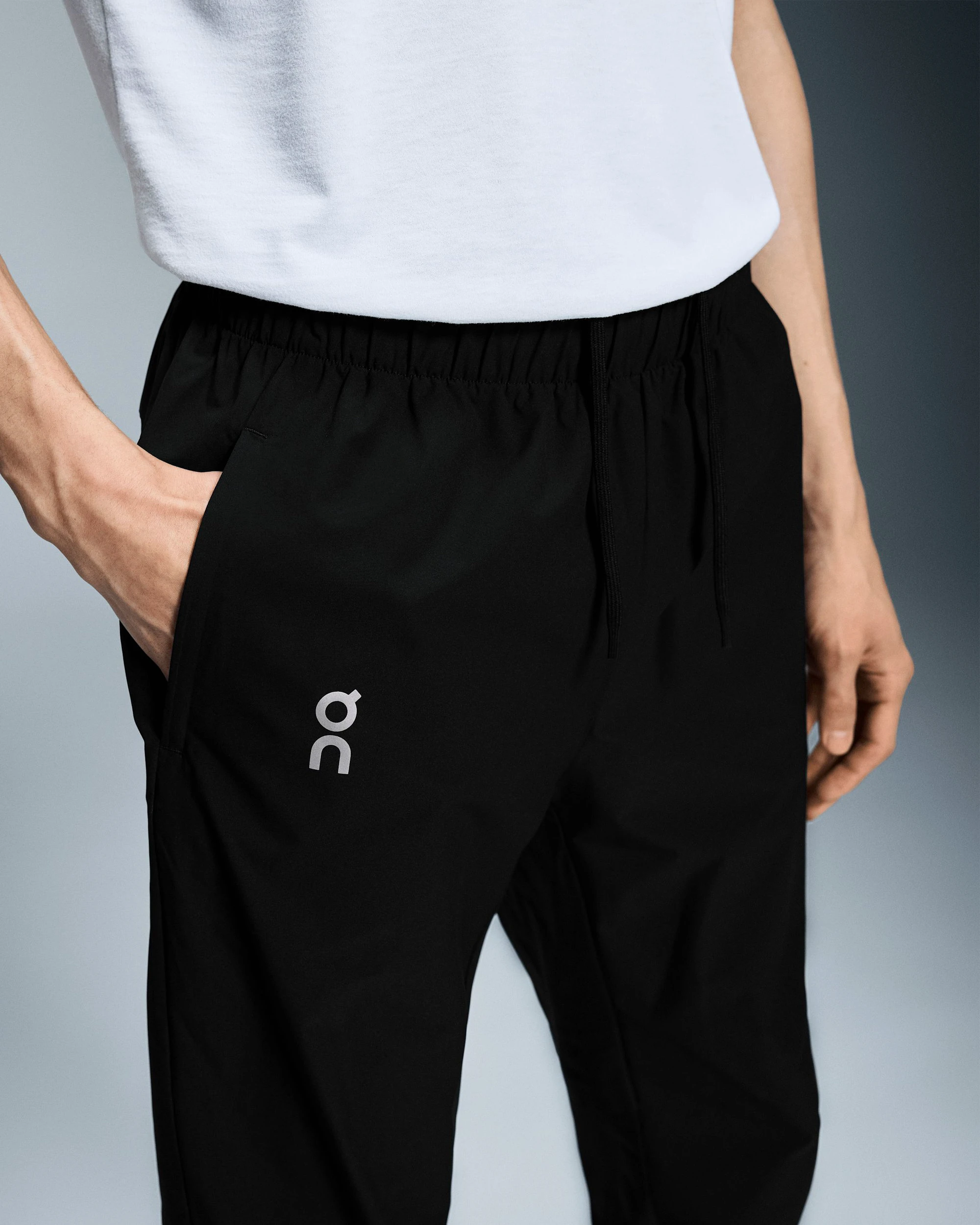 5. Pantaloni alergare On Core Pants - negru | ușori și elastici