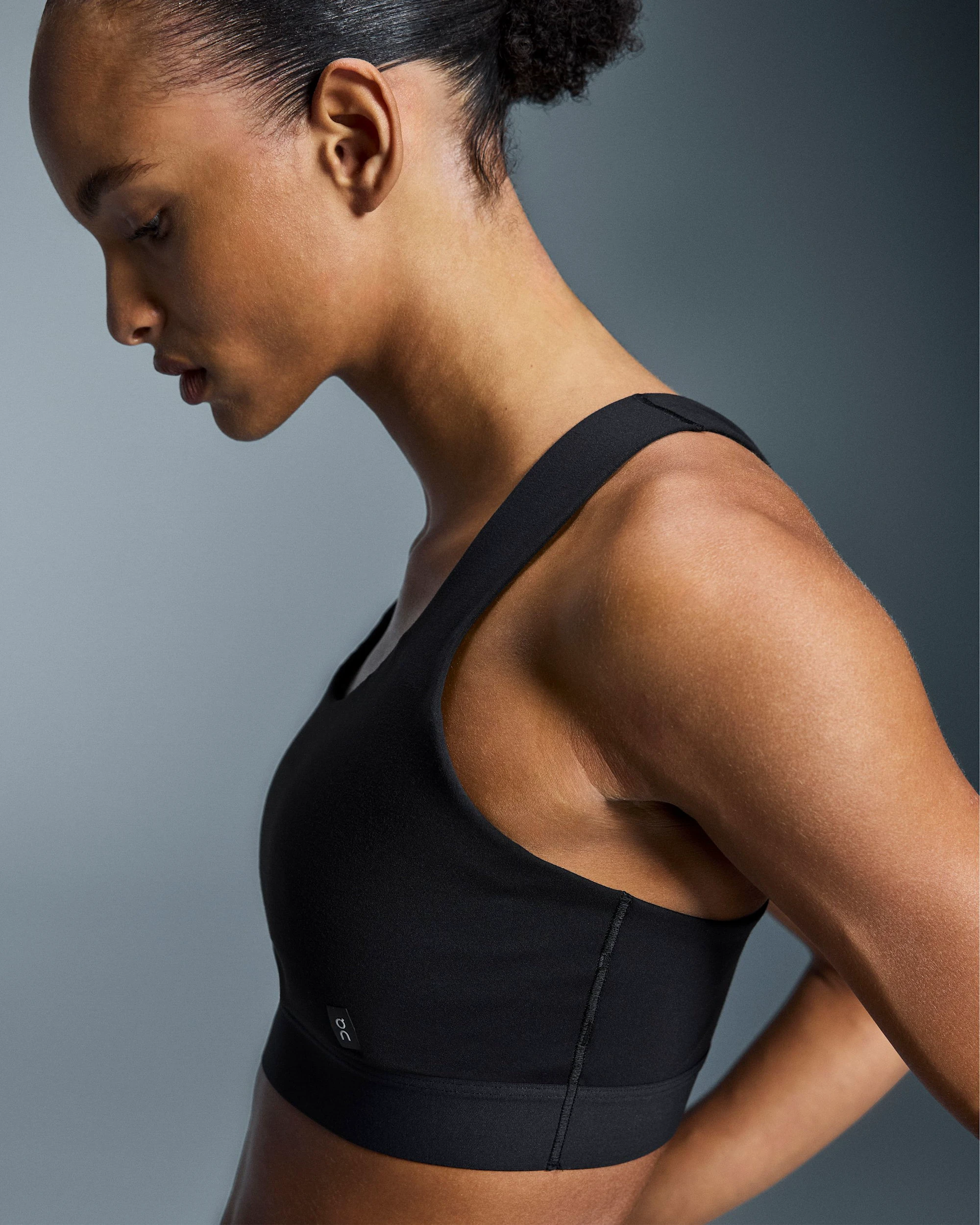 4. Bustieră On Core Bra W | suport și confort la antrenament - Black