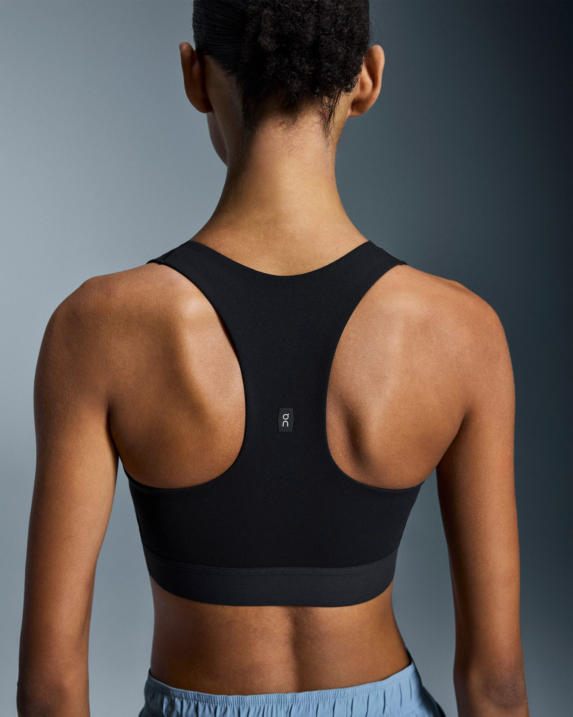 5. Bustieră On Core Bra W | suport și confort la antrenament - Black