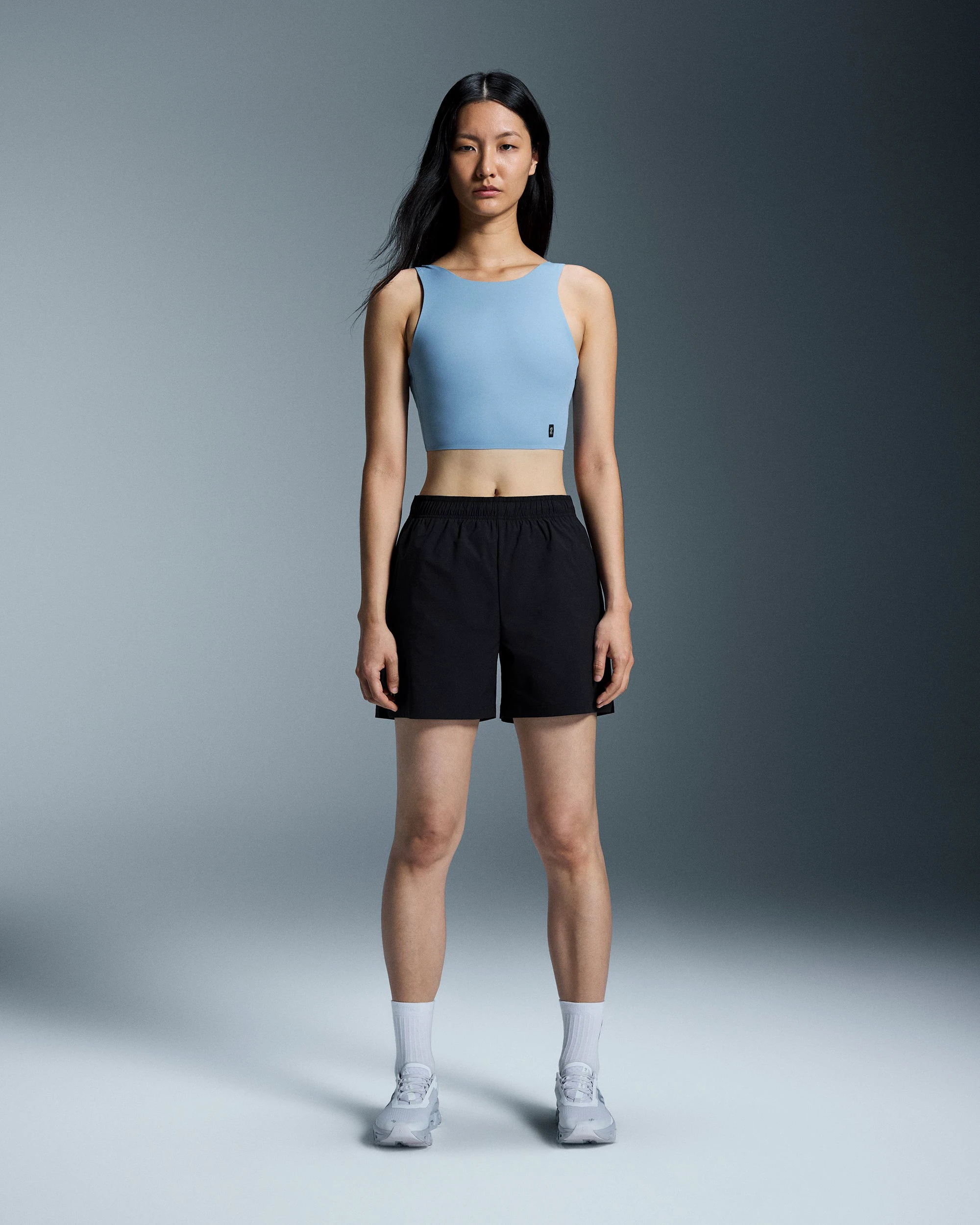 1. Pantaloni scurți On 5" Core Shorts W - negru | ușori pentru alergare
