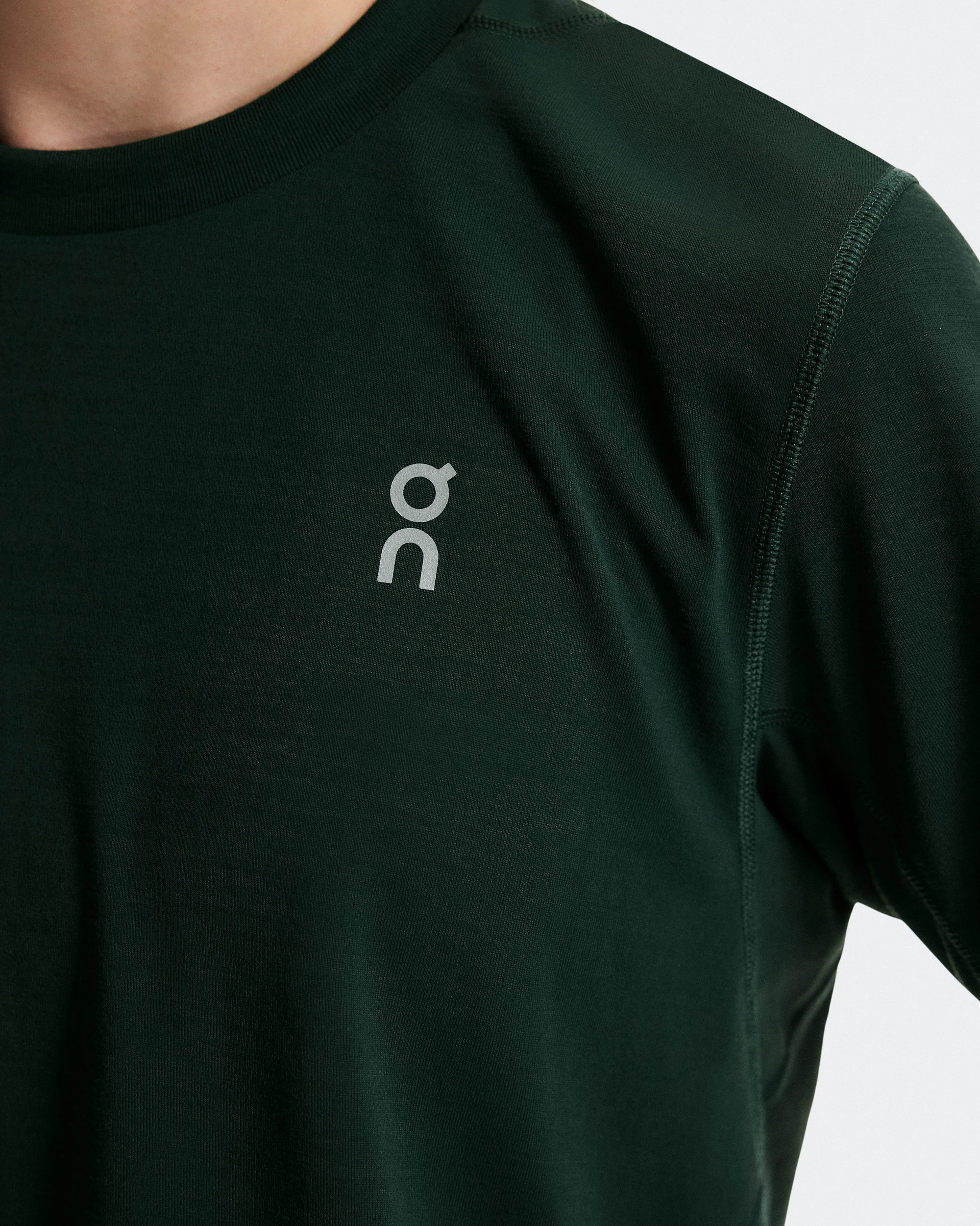 4. Crop top antrenament On Train-T Crop W - obsidian | DryTec™