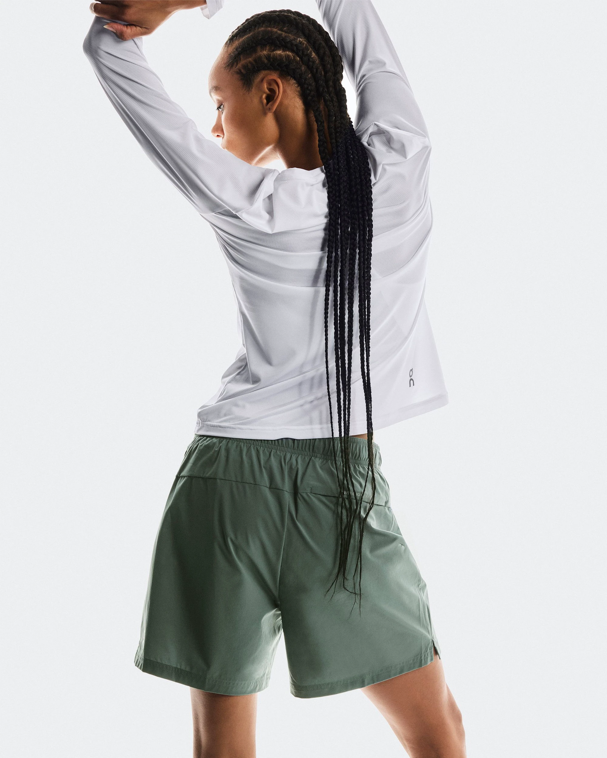 6. Pantaloni scurți On 5" Core Shorts W - verde olive | ușori pentru alergare