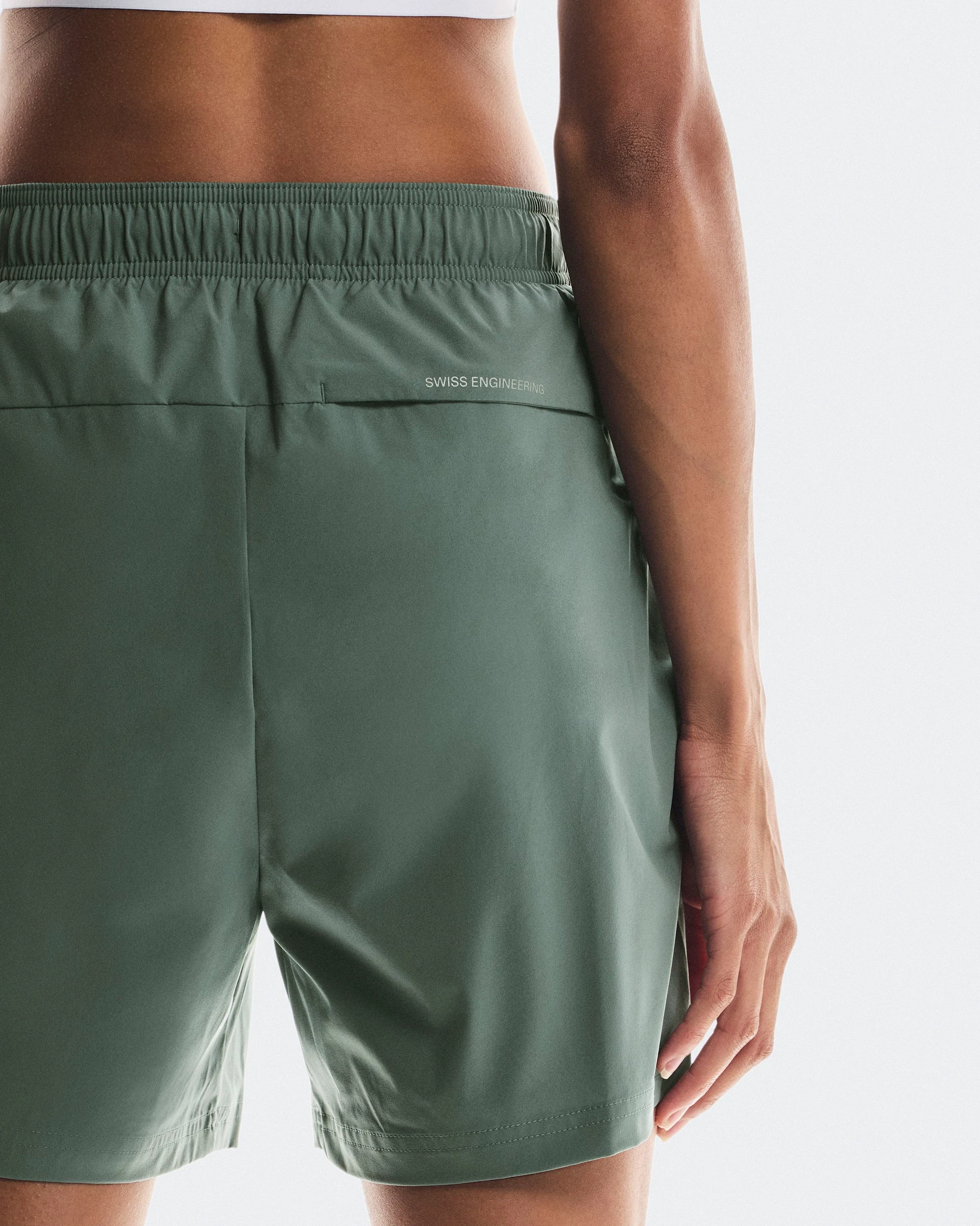 5. Pantaloni scurți On 5" Core Shorts W - verde olive | ușori pentru alergare