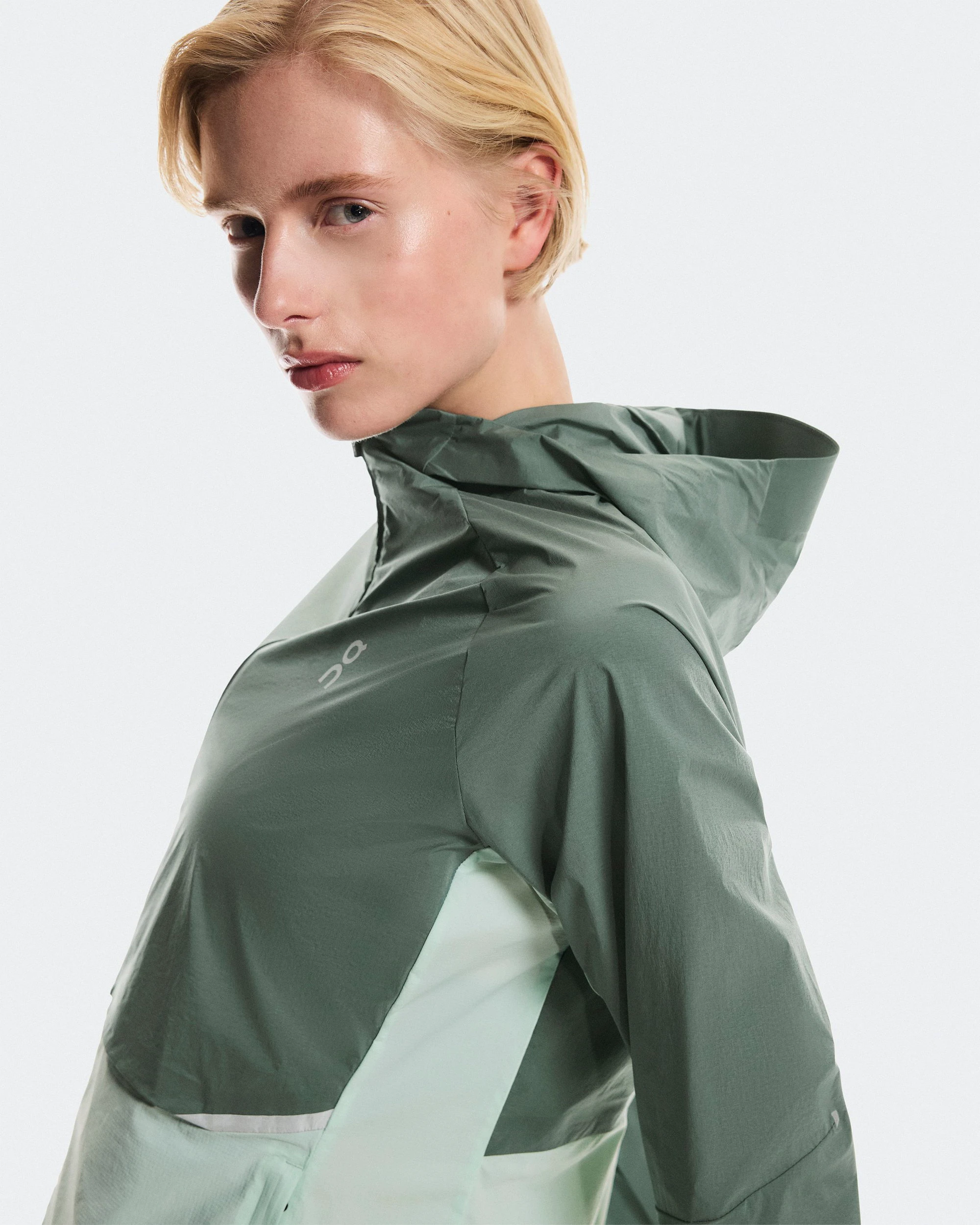 4. Jachetă alergare On Core Jacket W - verde Olive | Creek | all-weather