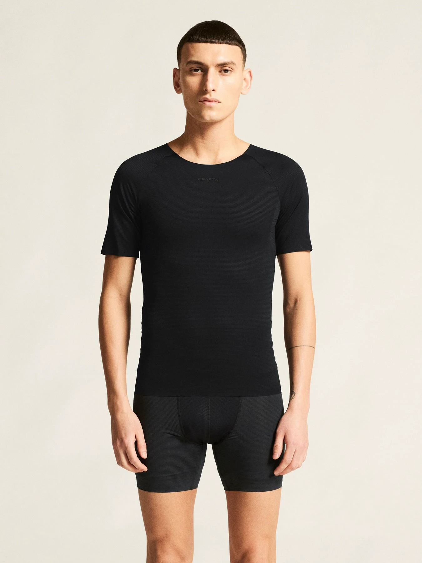 2. Tricou Craft Pro Dry Nanoweight SS - negru | strat de bază ultraușor