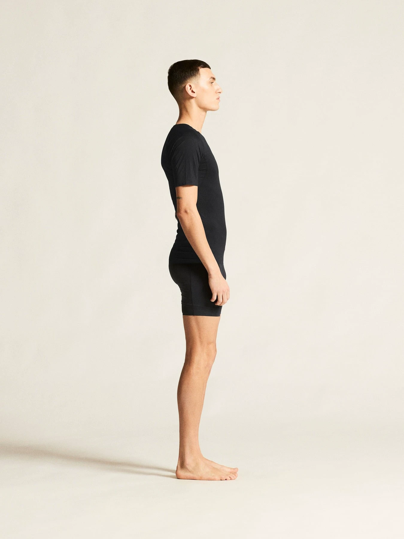 3. Tricou Craft Pro Dry Nanoweight SS - negru | strat de bază ultraușor