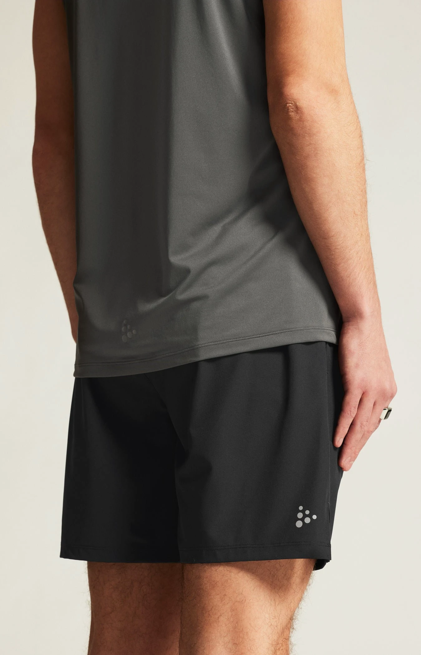 7. Pantaloni scurți Craft ADV Essence 2-in-1 Shorts 2 - negru | alergare