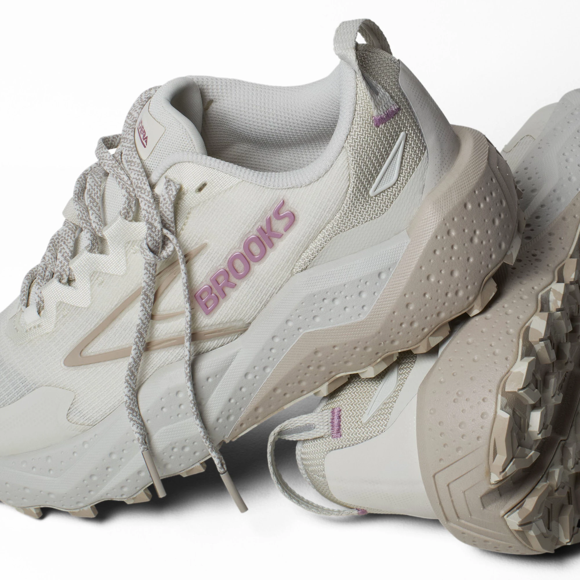 2. Pantofi trail running Brooks Caldera 8 W - alb | amortizare ADN LOFT v3