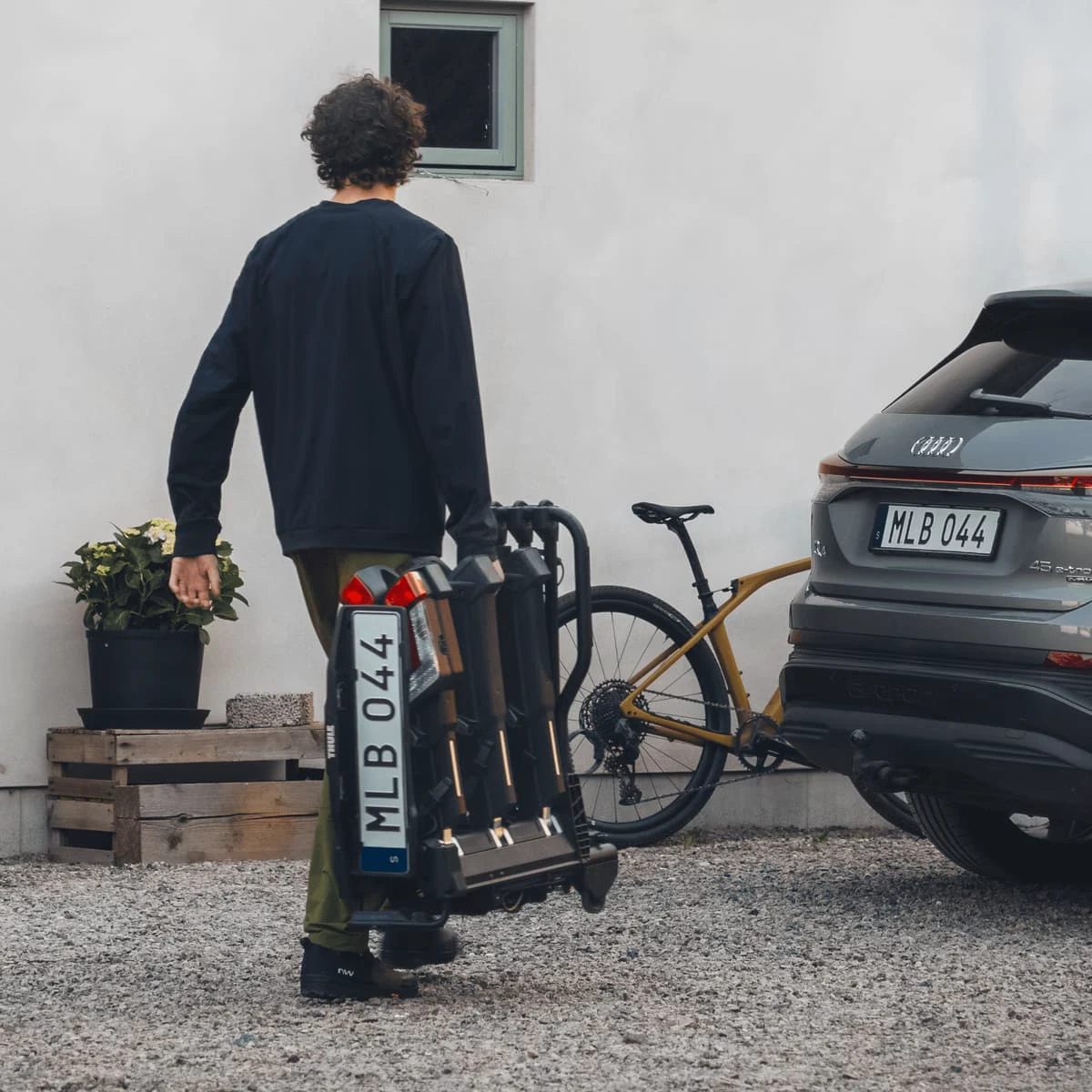 8. Suport biciclete THULE EasyFold 3 - 3 biciclete 13 pini - Black