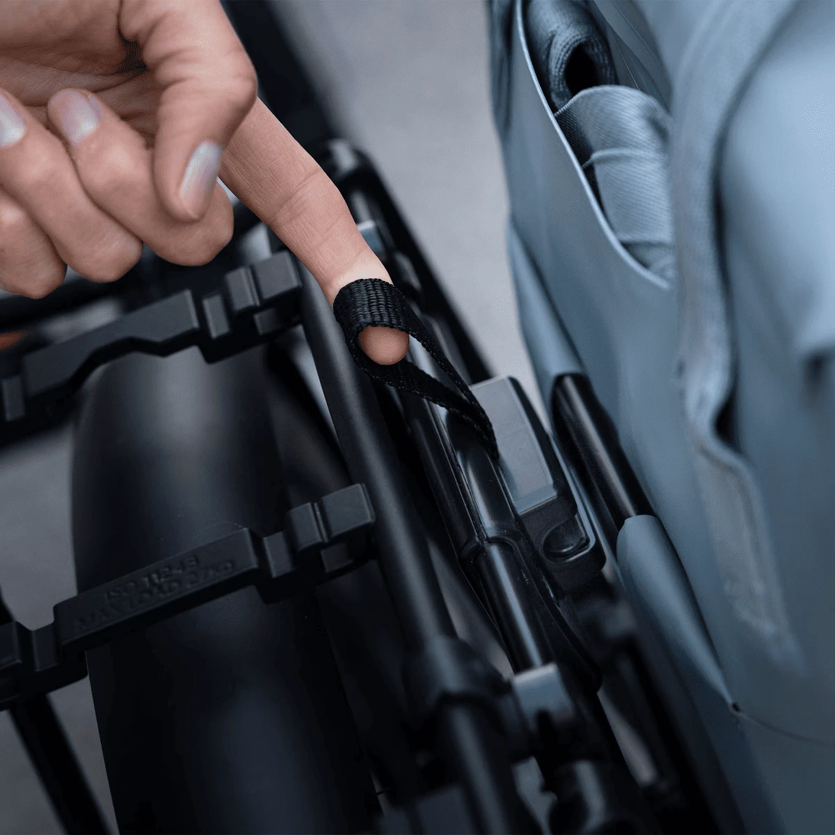 2. Sistem Prindere Portbagaj THULE InLock Universal Panel - Black