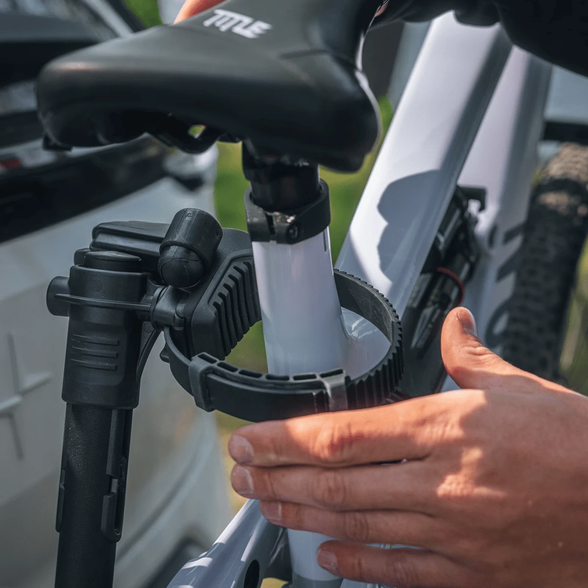 8. Suport Biciclete THULE VeloLite - 3 biciclete 13pini - Black