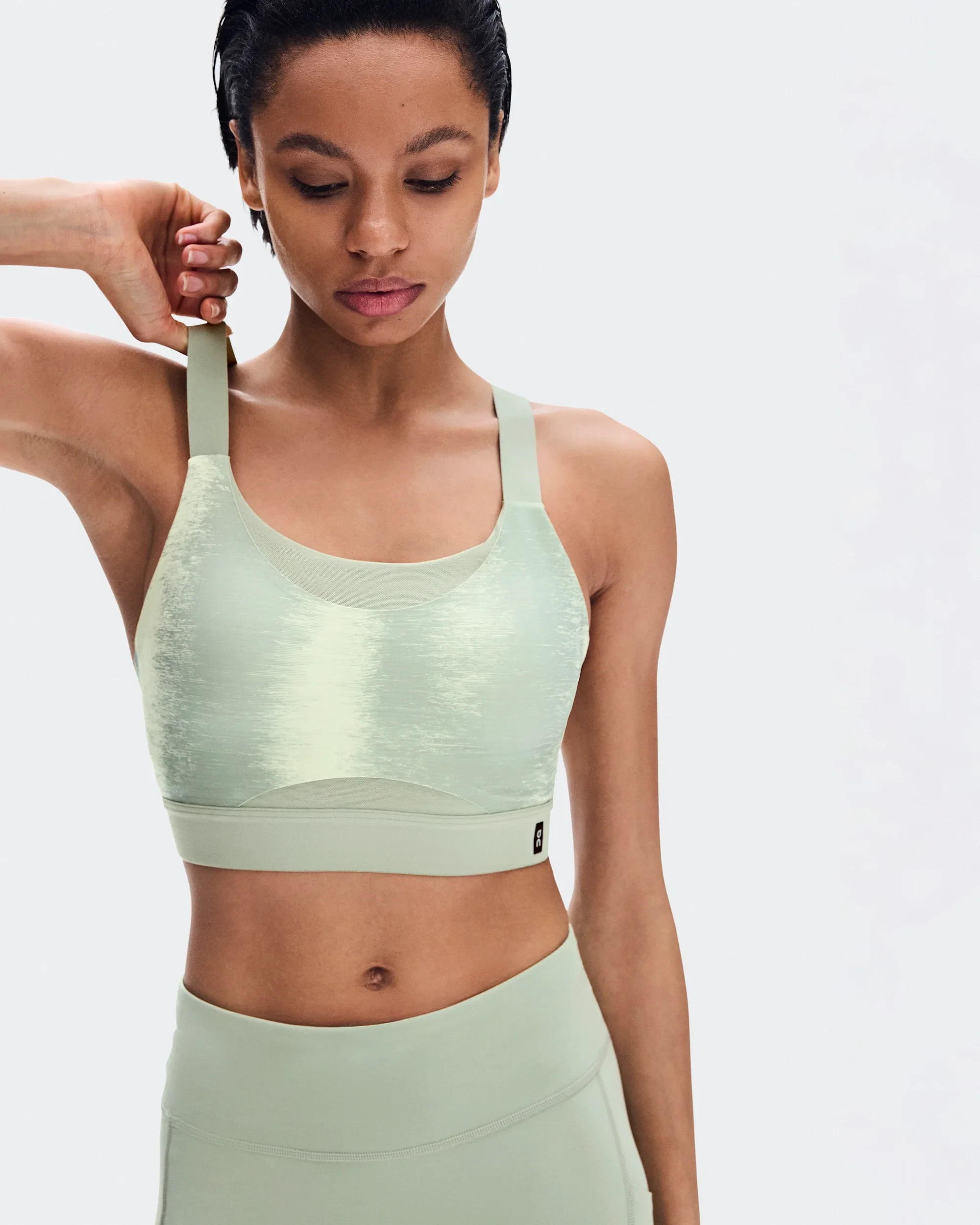 2. Bustieră alergare On Performance Bra Terra W - verde Seedling | Tin | suport mediu