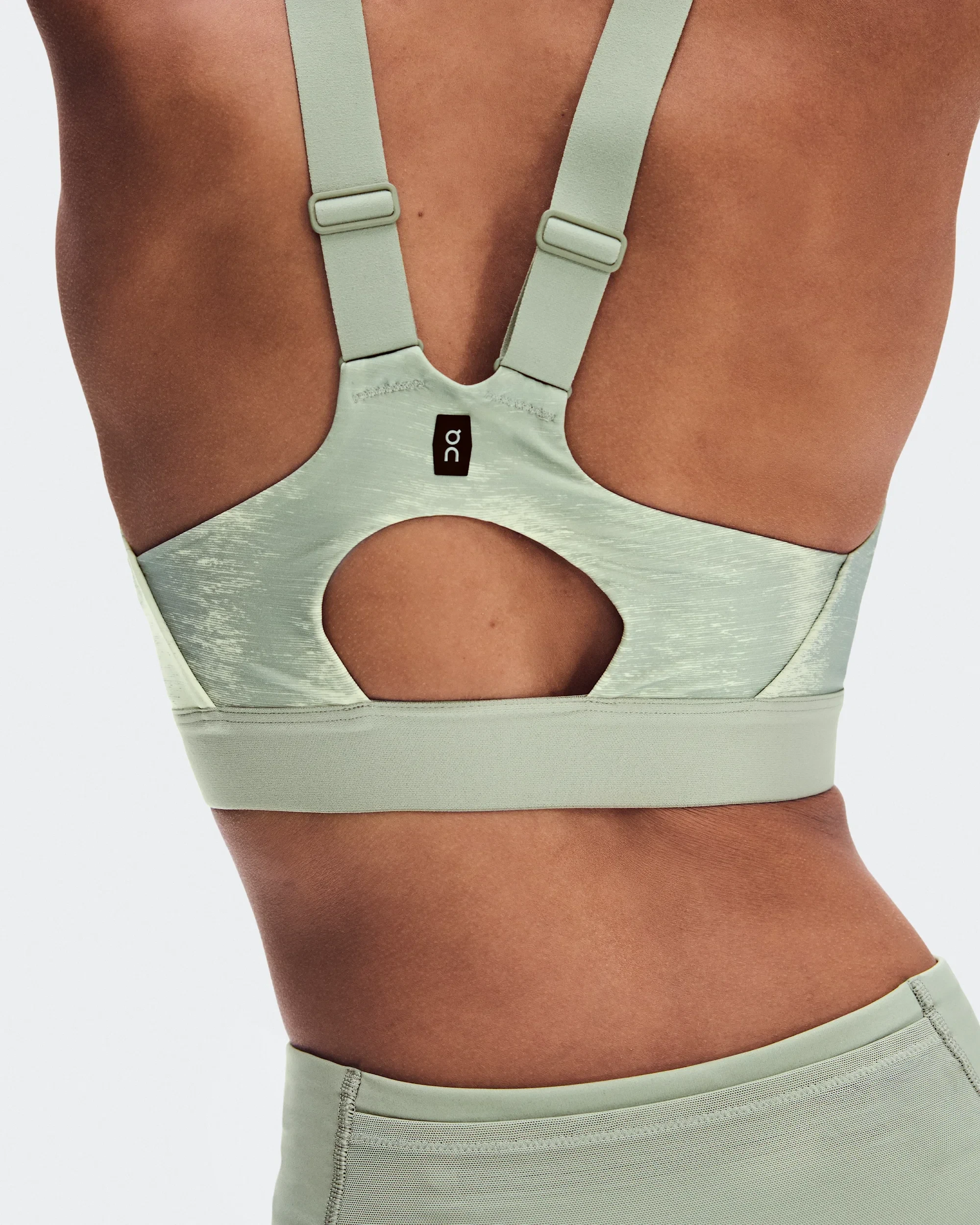 5. Bustieră alergare On Performance Bra Terra W - verde Seedling | Tin | suport mediu