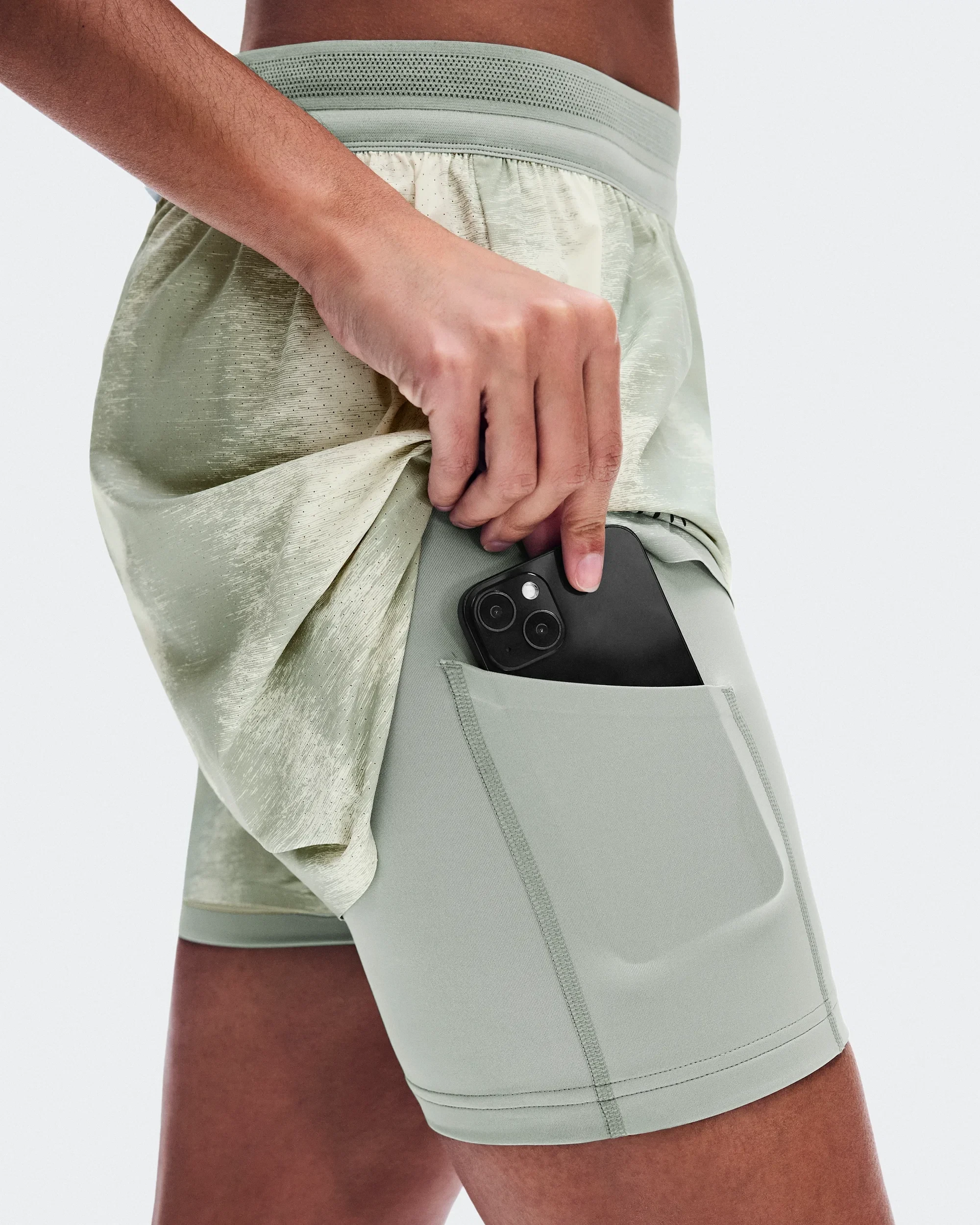 8. Pantaloni scurți On Performance Shorts Terra W - Seedling | Tin | alergare
