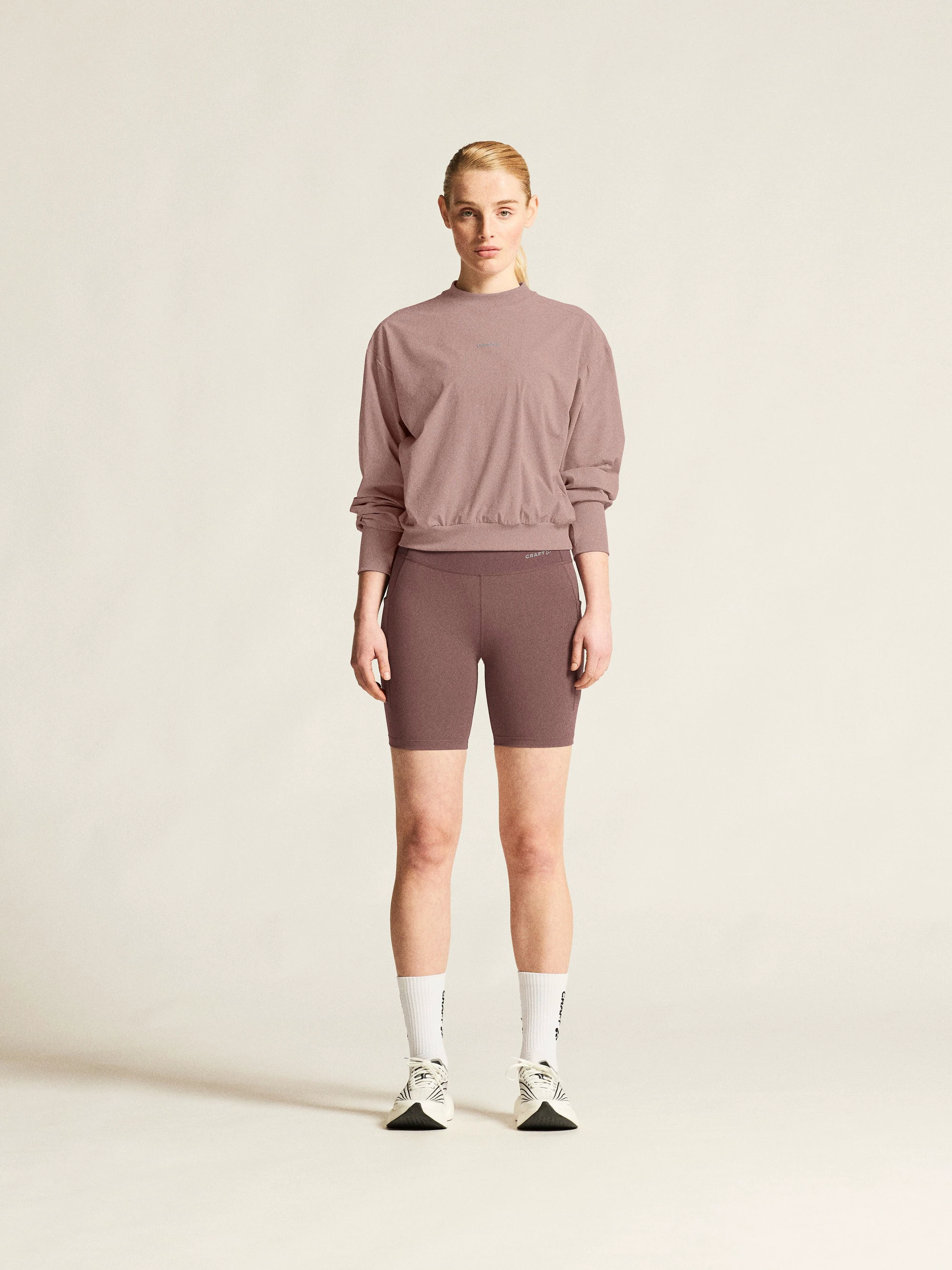 1. Pantaloni scurți alergare Craft Essence Short Tights 3 damă - mov