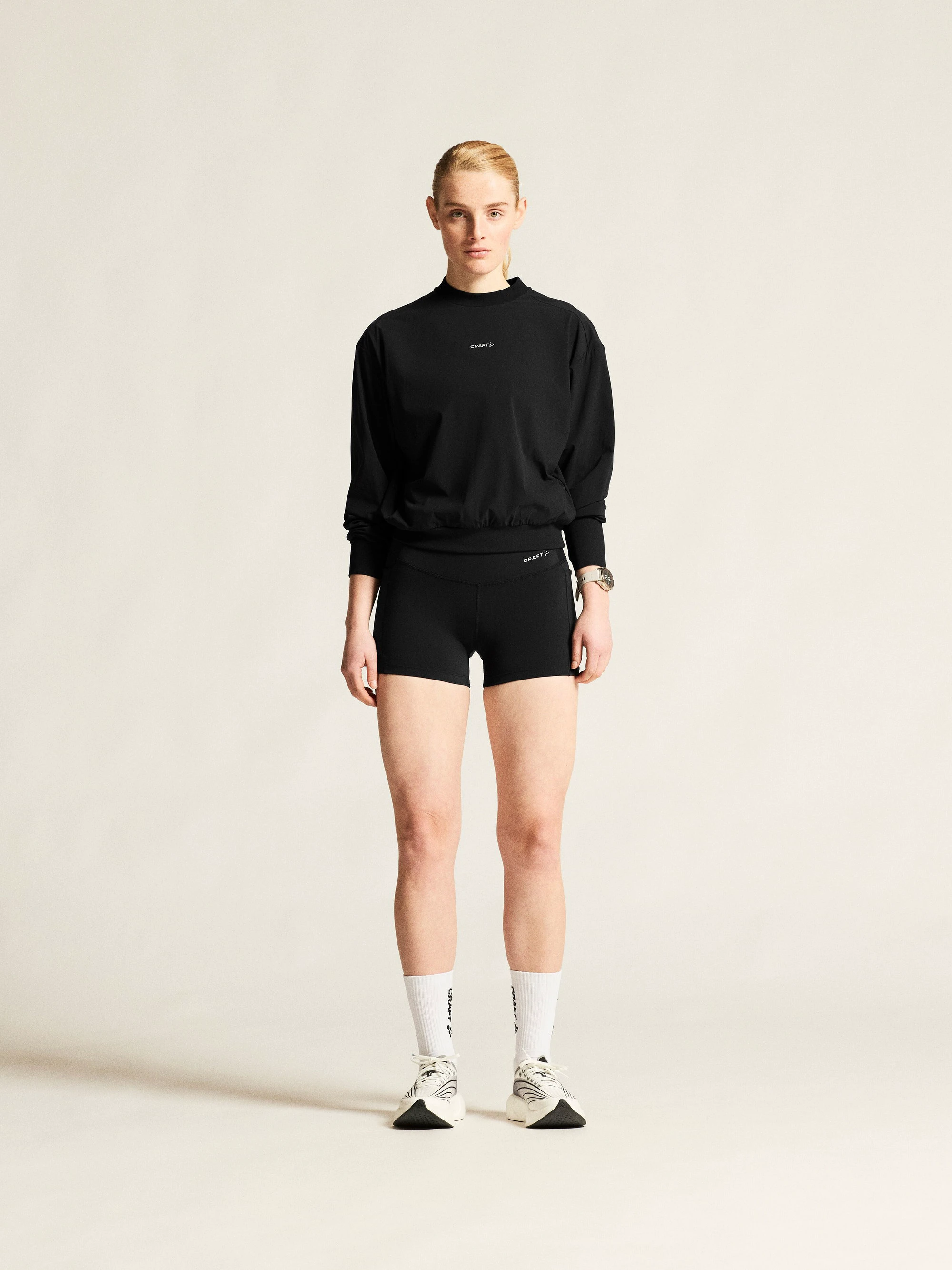 1. Pantaloni scurți alergare Craft Essence Hotpants 3 damă - negri