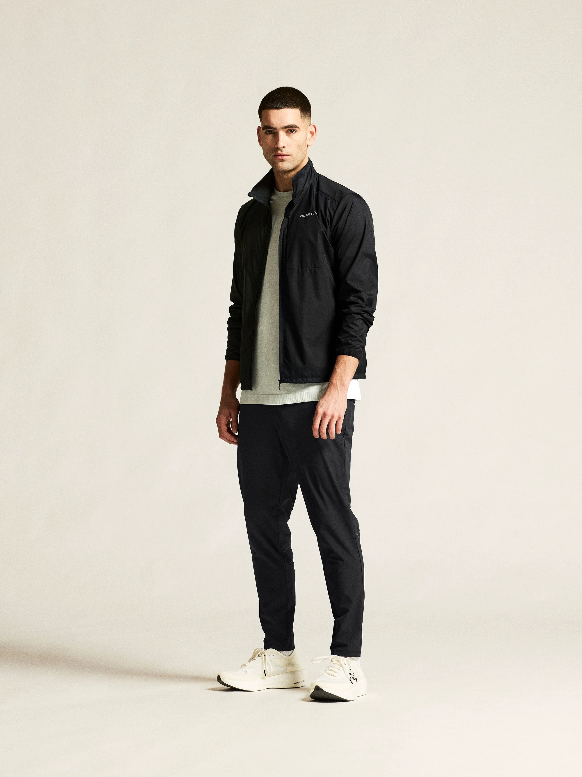 1. Pantaloni antrenament Craft Essence Training Pants 3 bărbați - negri