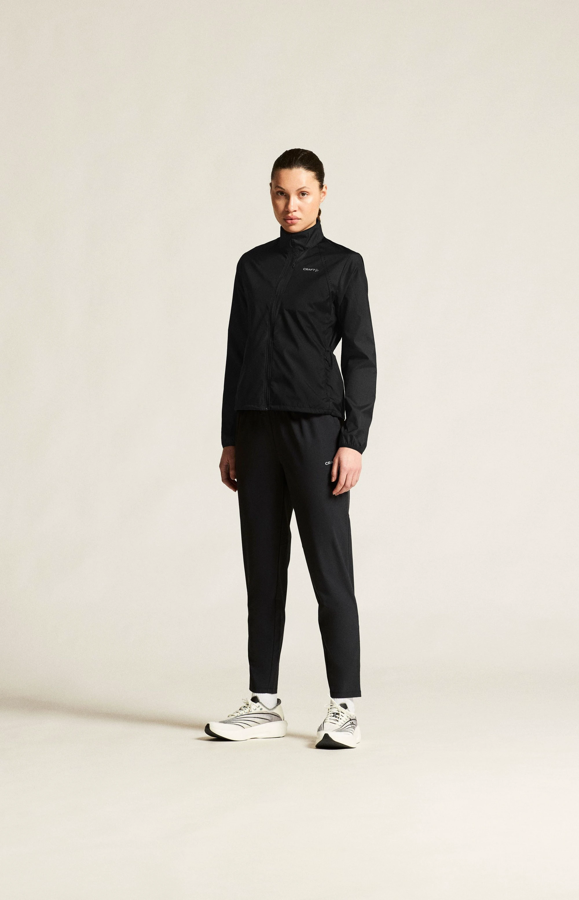 1. Pantaloni antrenament Craft Essence Training Pants 3 damă - negri