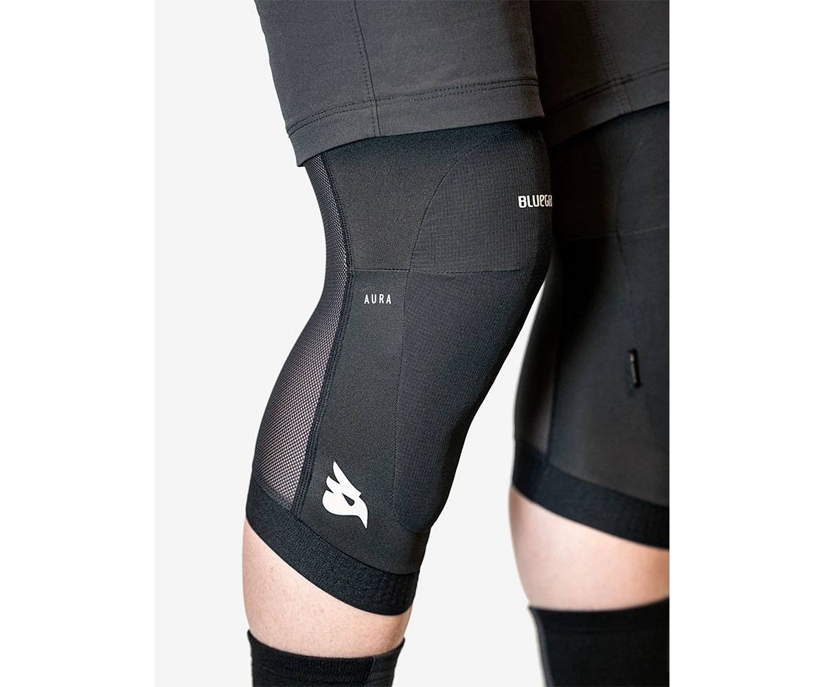 1. Genunchiere protectie Bluegrass Aura Knee - negru