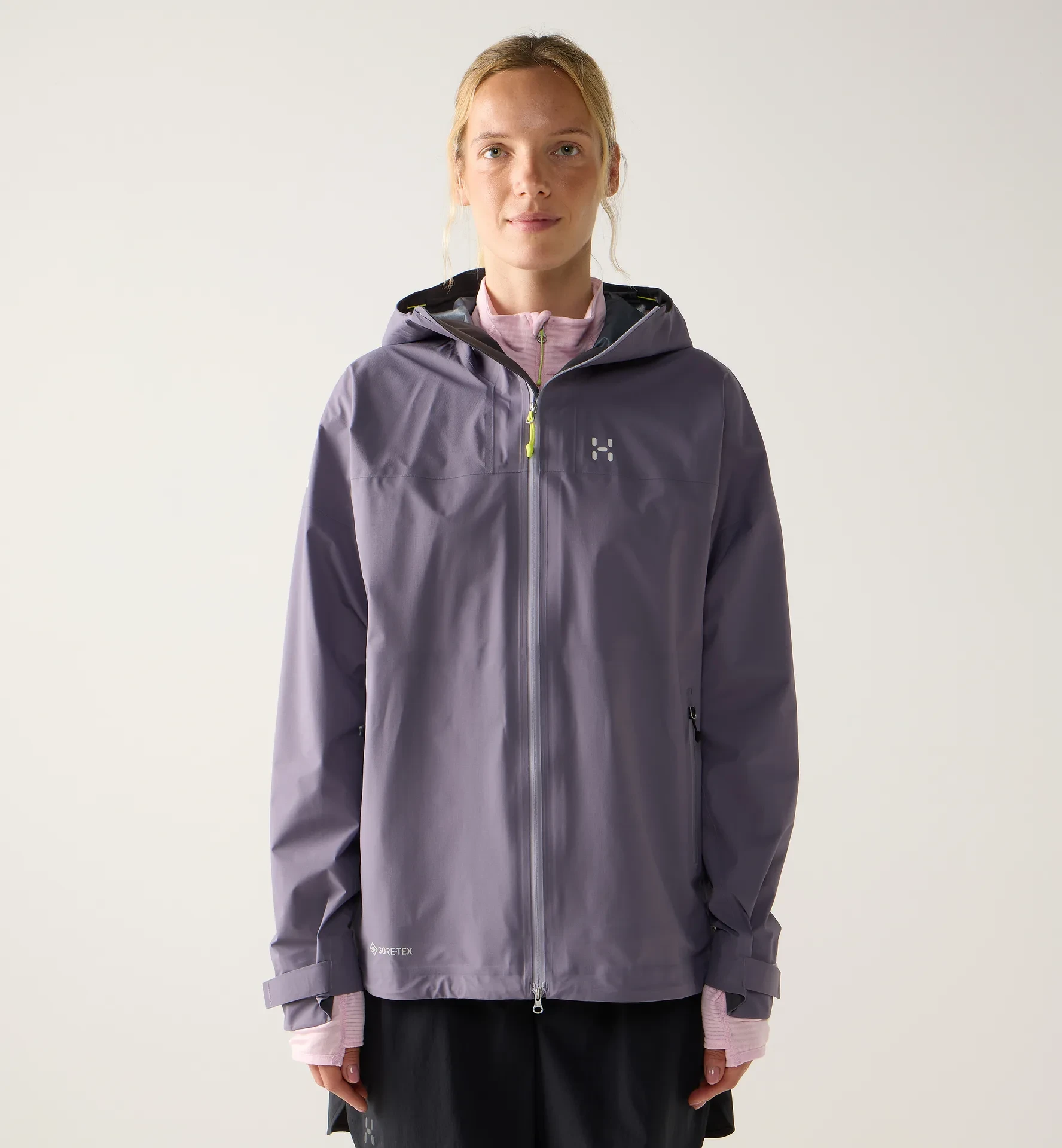 1. Jachetă impermeabilă Haglöfs L.I.M Airak GTX Jacket damă - mov