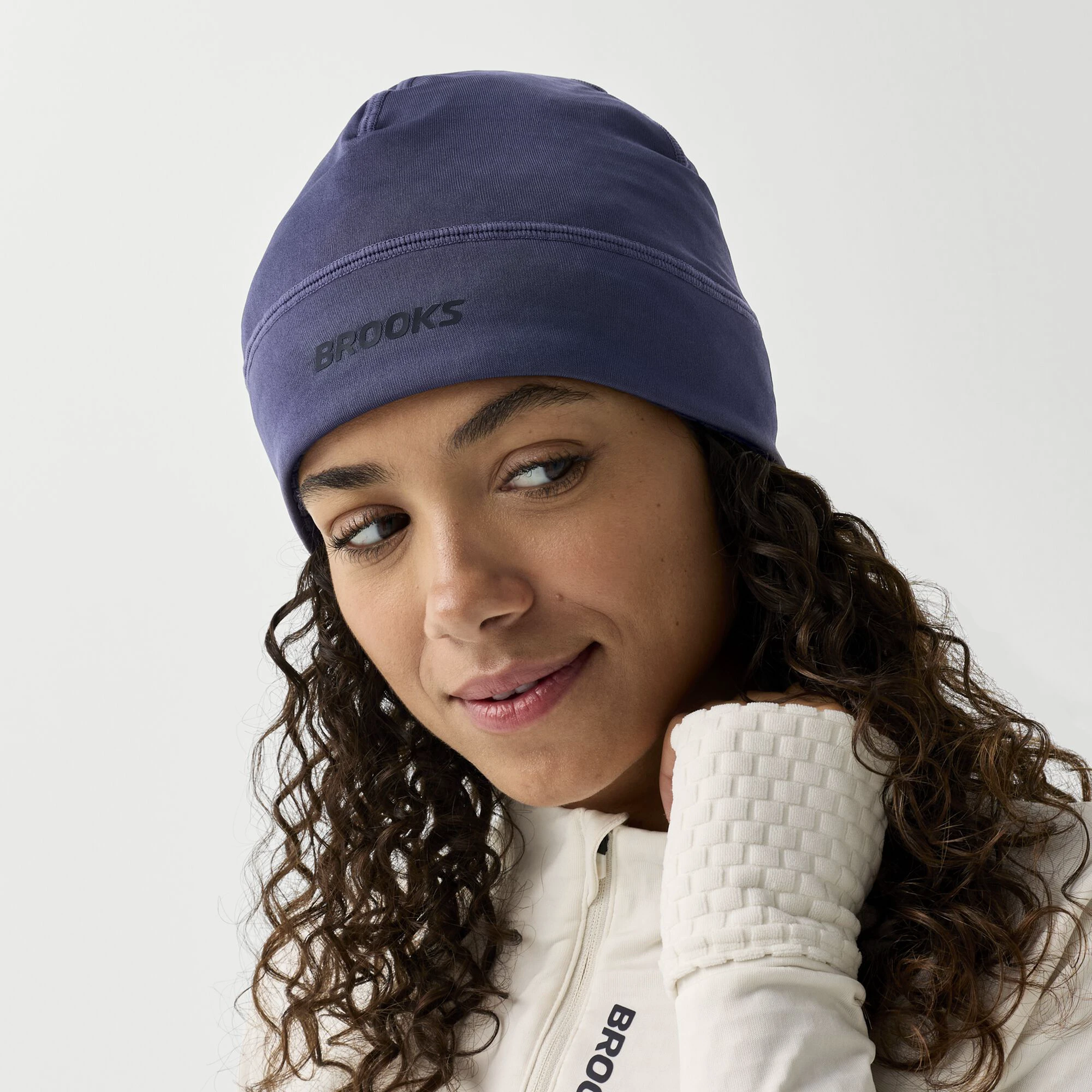 1. Căciulă alergare Brooks Notch Thermal Beanie 2.0 - bleumarin