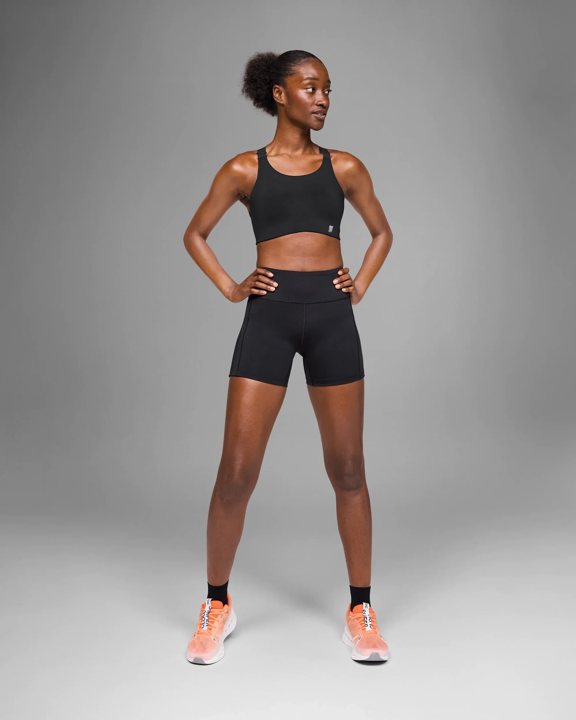 1. Bustieră sport On Endurance Bra - negru | suport ridicat