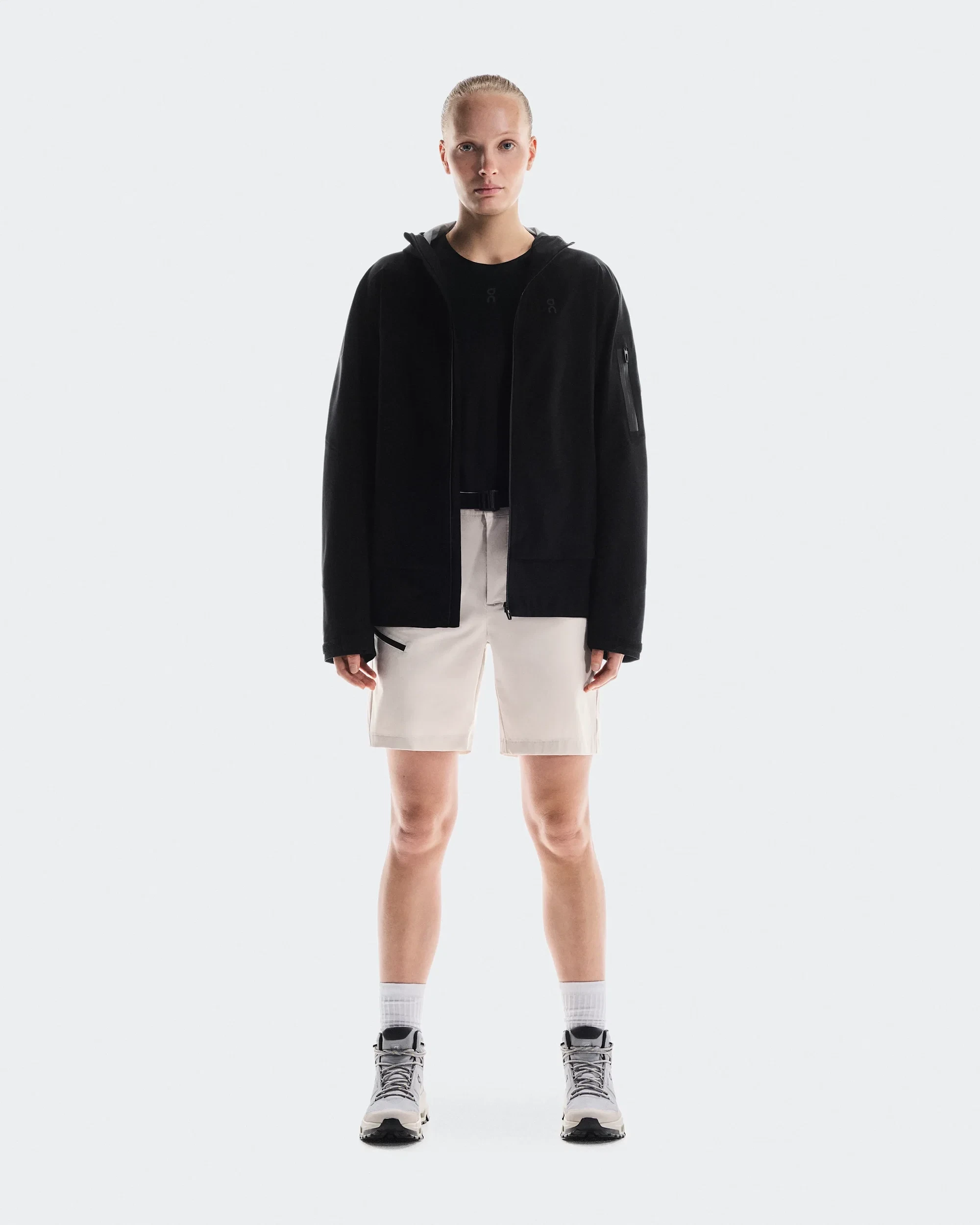 1. Pantaloni scurți On Trek Short W - gri Silver | pentru drumeții
