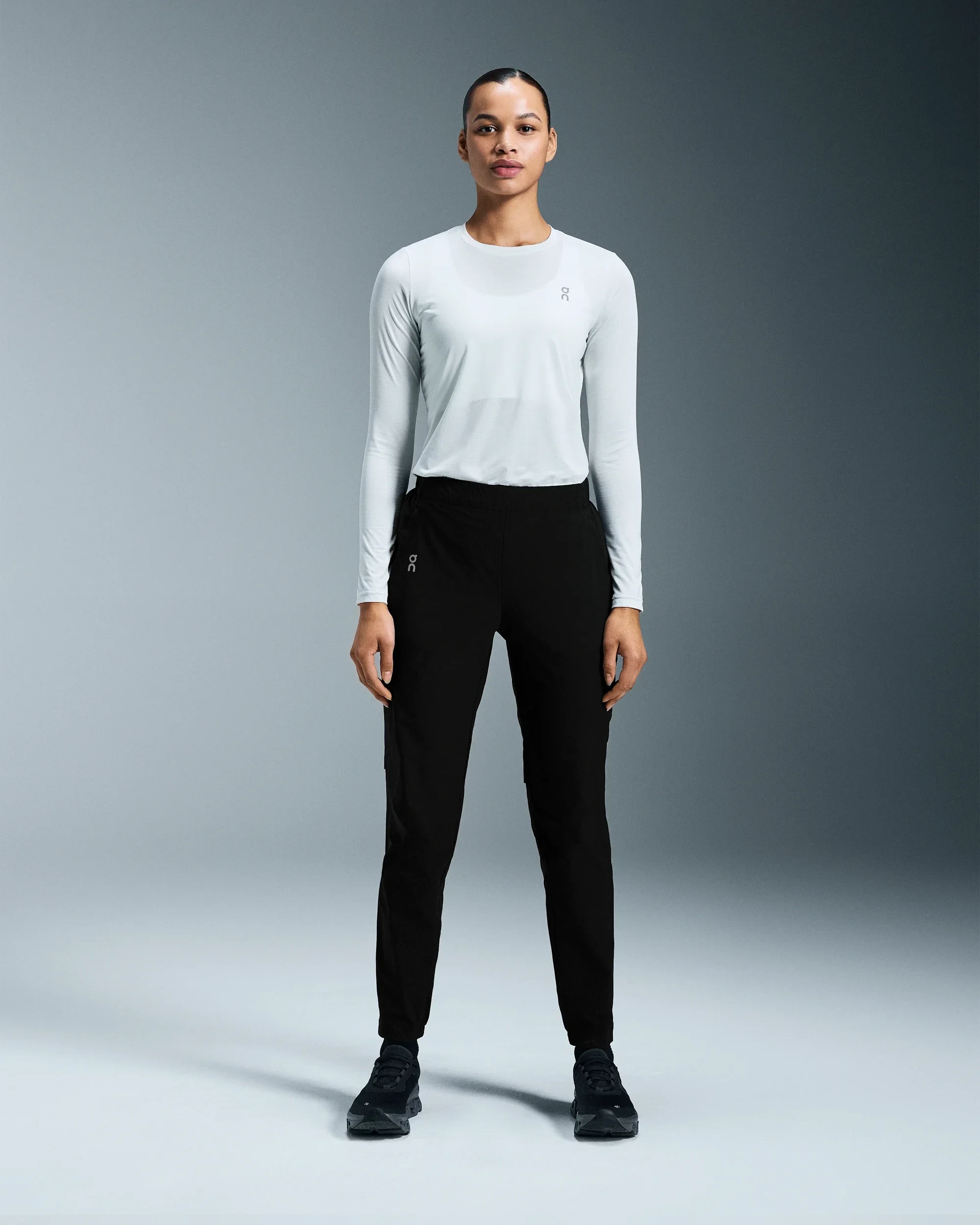 1. Pantaloni alergare On Core Pants - negru | ușori și elastici