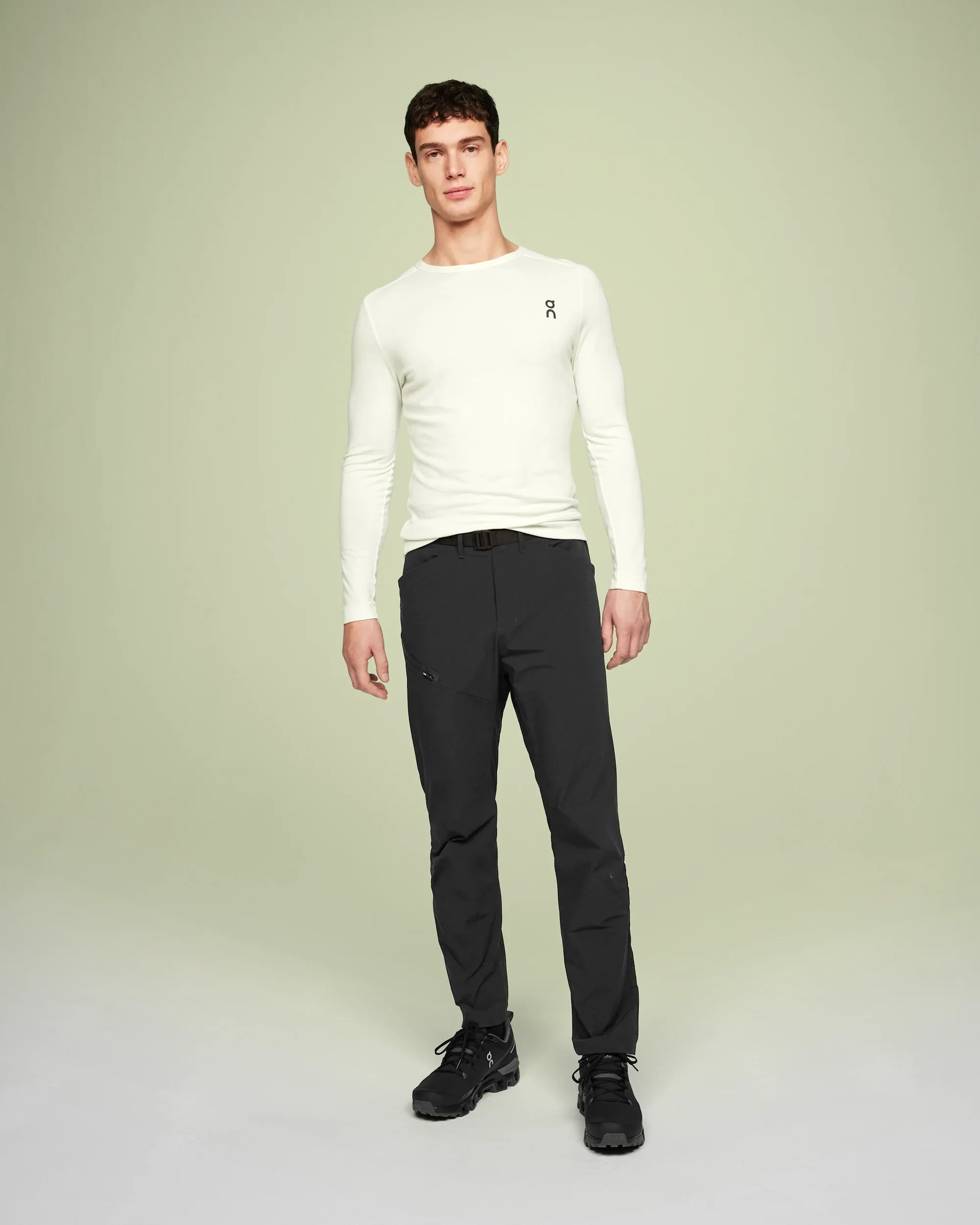 1. Pantaloni trekking On Trek Pants - negru | ușori pentru drumeții