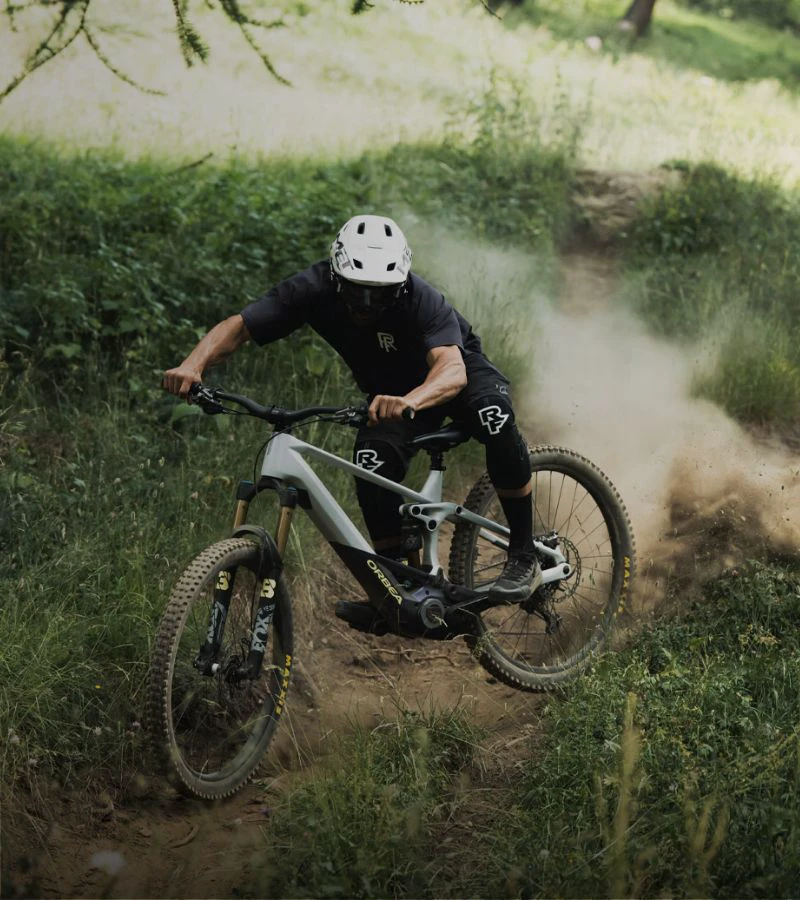 6. Bicicletă electrică eMTB Enduro Orbea WILD M-TEAM - Caramel Carbon View (Gloss) | Cream White (Matt)