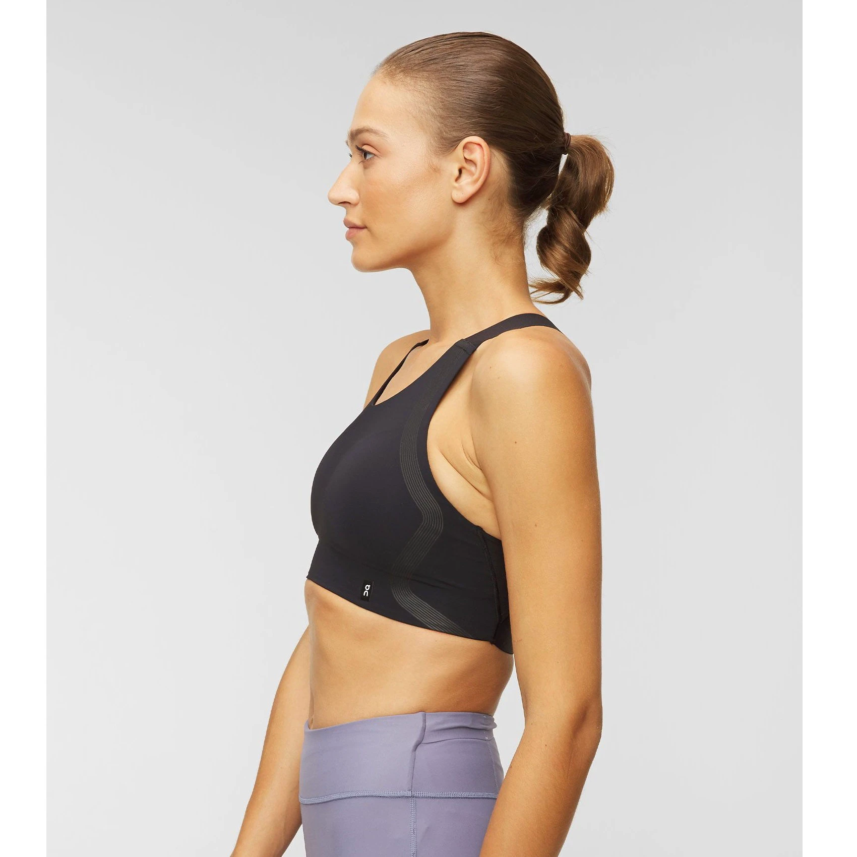10. On Cloud - bustiera sport femei Performance Bra - negru