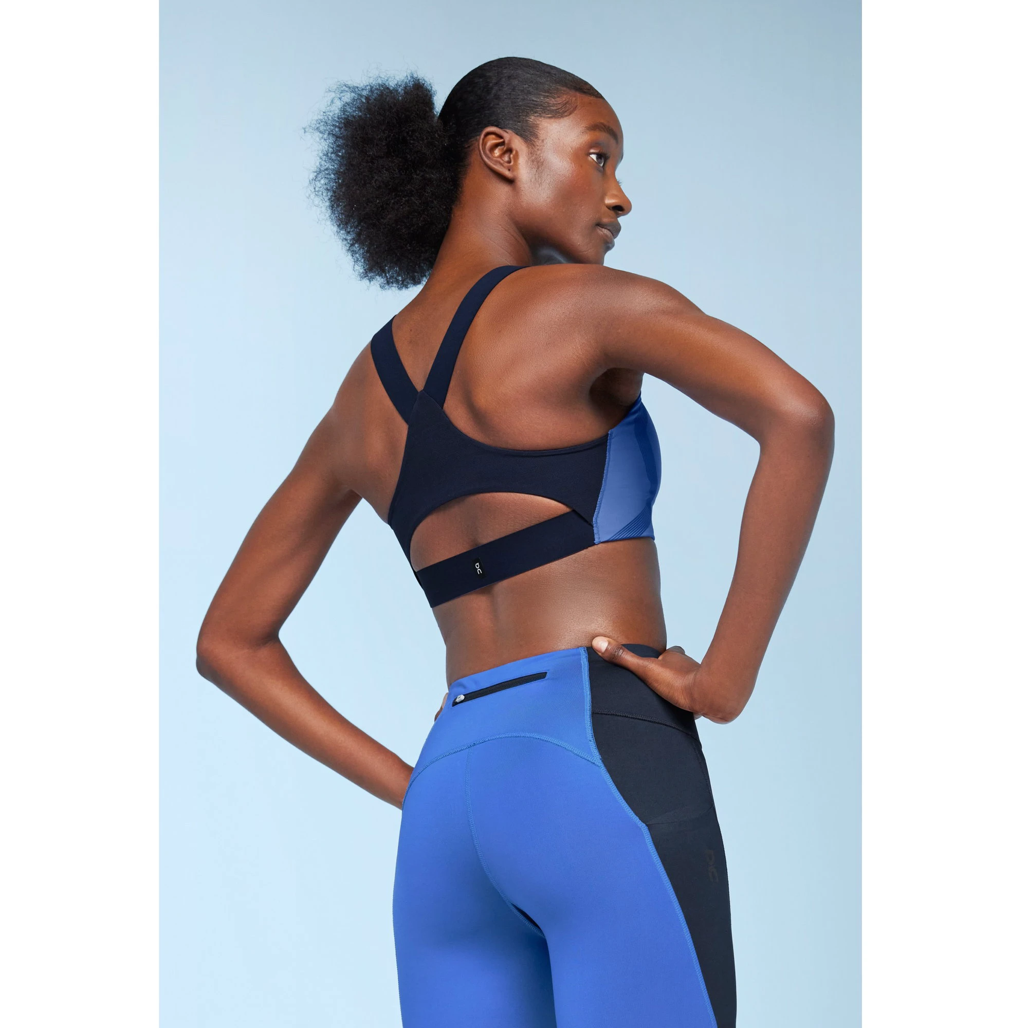 13. On Cloud - bustiera sport femei Performance Bra - negru