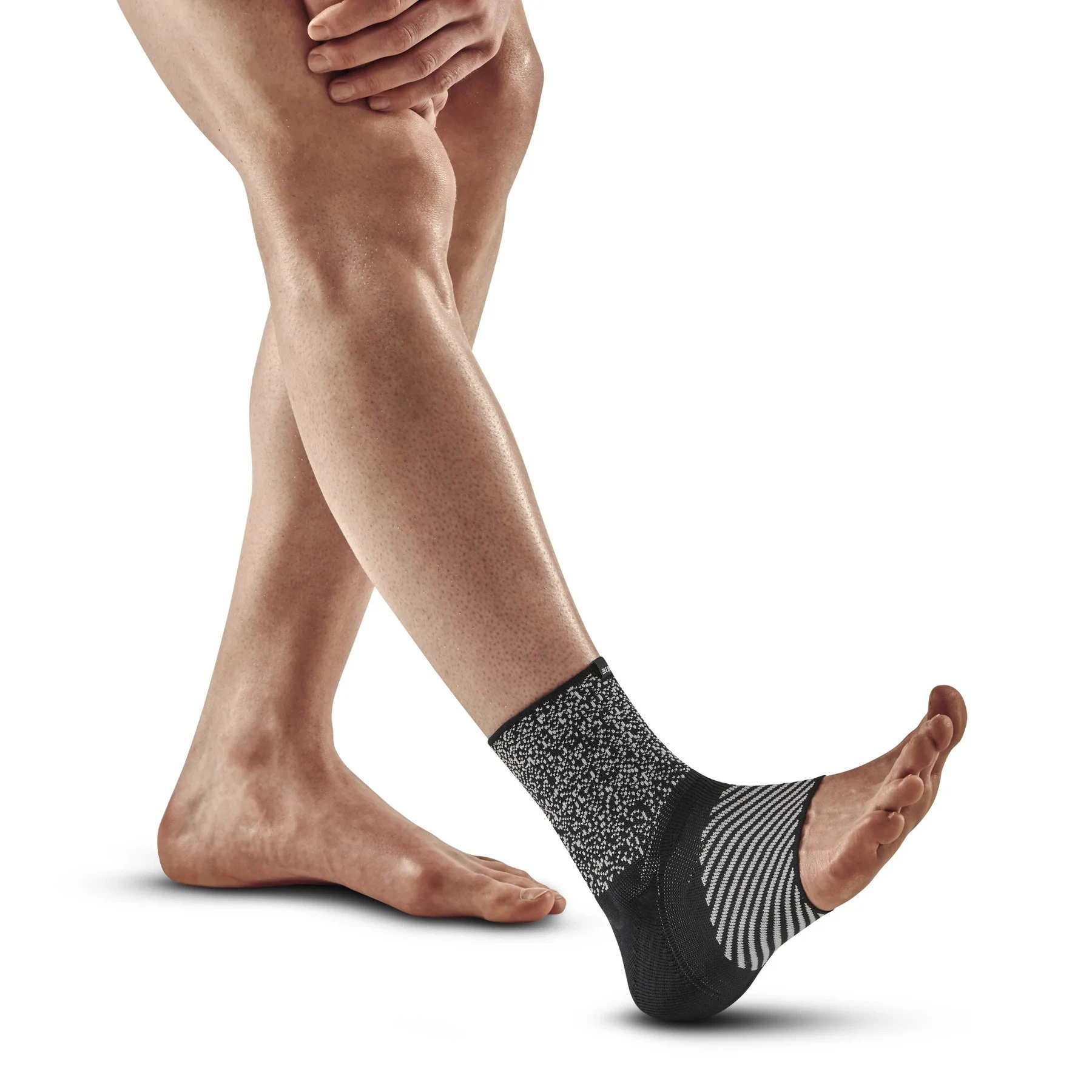 1. CEP - ortho calcaiul lui Ahile - Max Support Compression - Achilles Sleeve - Negru | Alb