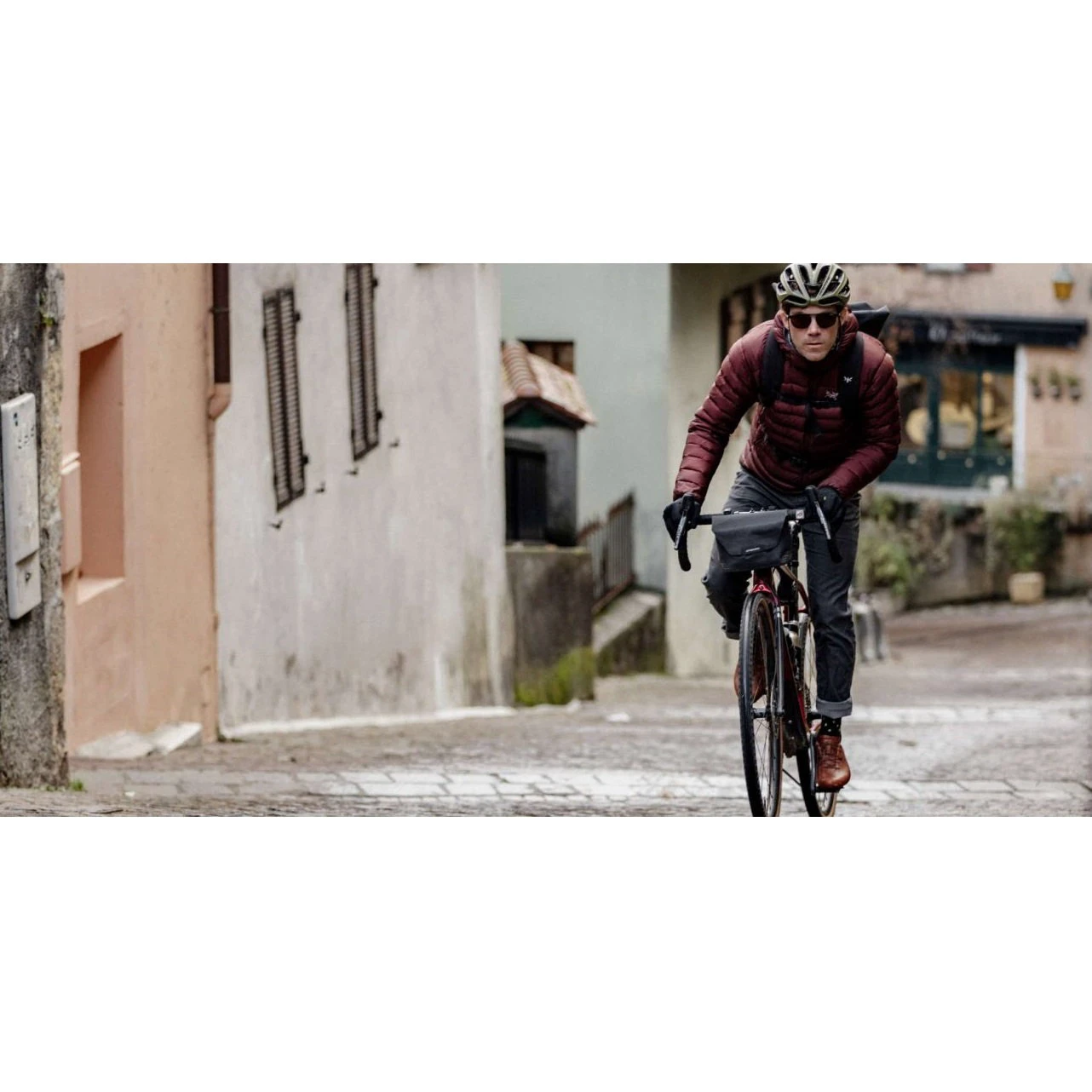 16. Apidura - geanta mica ghidon bicicleta City Handlebar Pack, capacitate 2 litri - gri inchis negru
