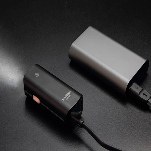 5. Far RAVEMEN LR1000 USB 1000 lumeni - Negru