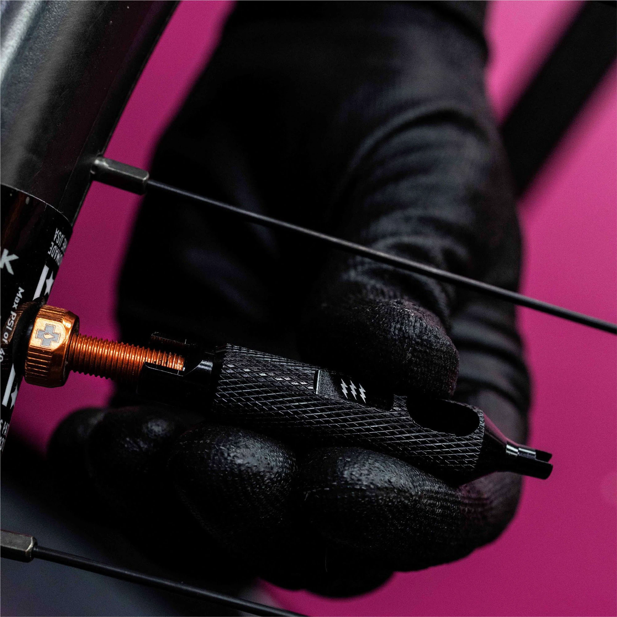 2. Cheie ventile Muc-Off Valve Core Remover