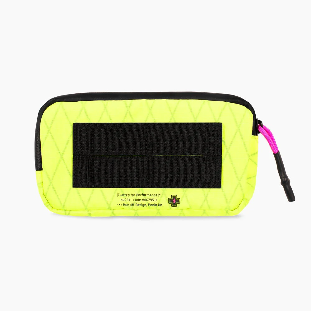 2. Muc-Off - borseta bicicleta Rainproof Essentials Case - verde lime hi vision